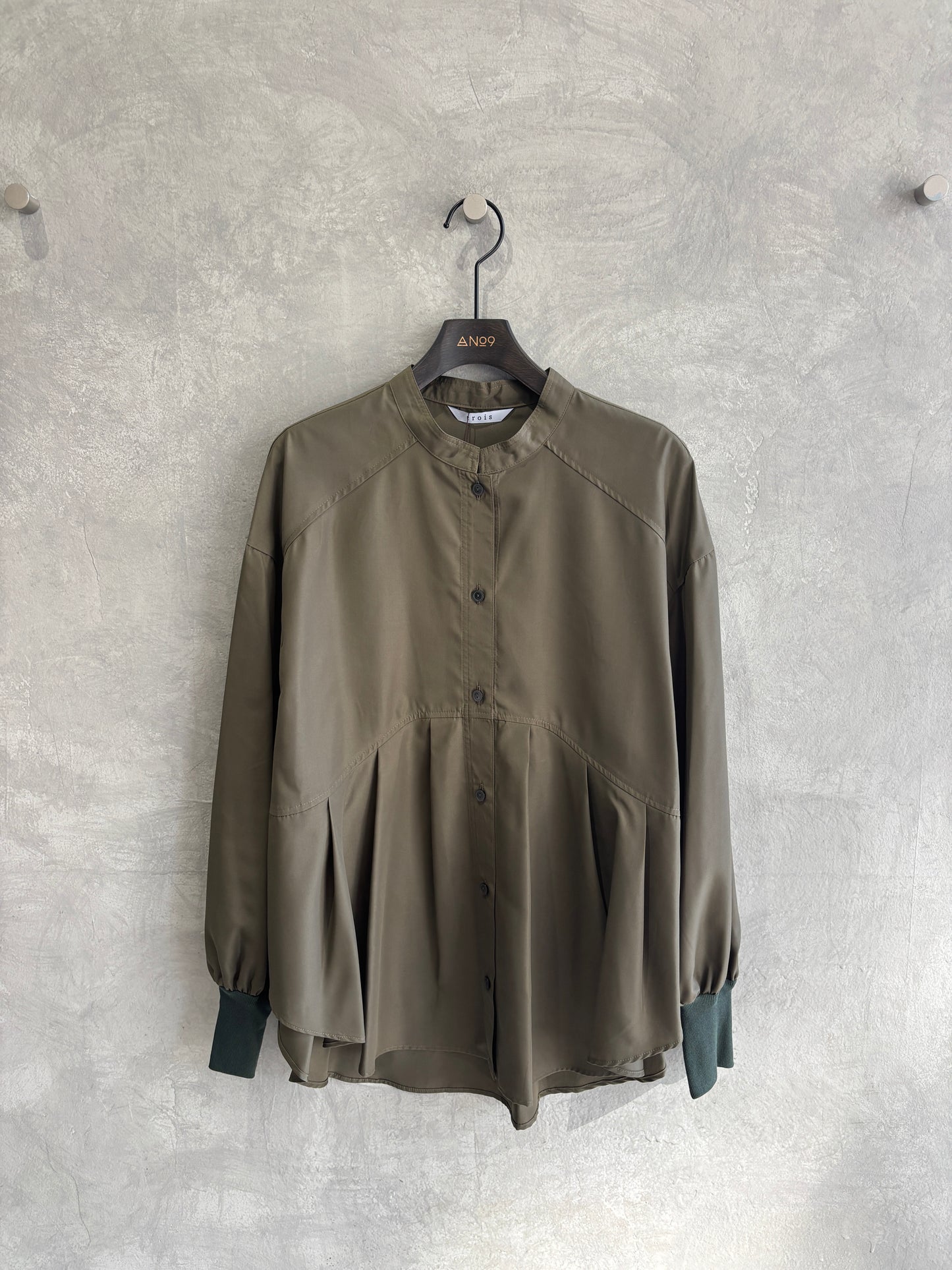 タックフレアーブラウス／trois