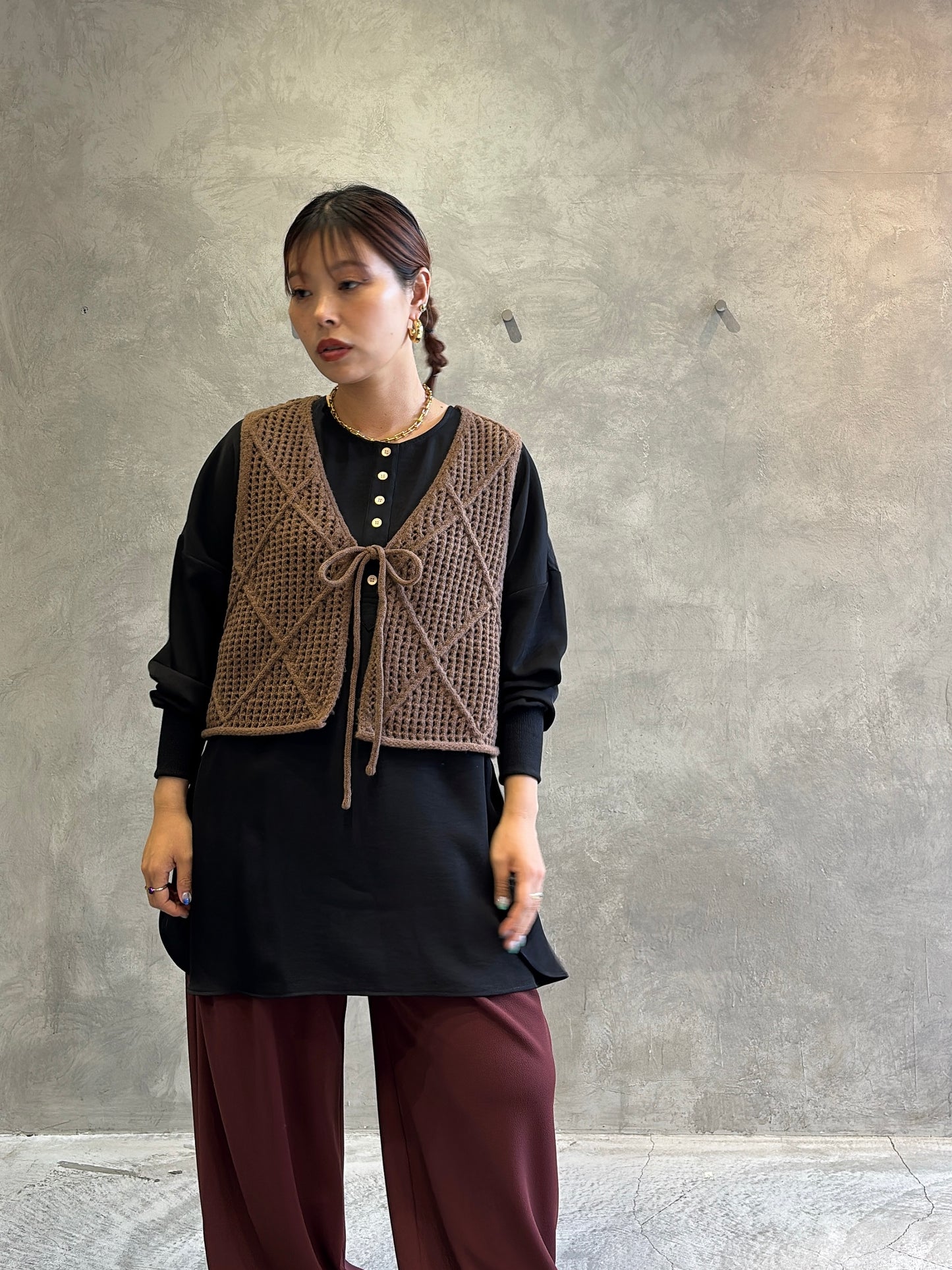 グロッシーヘンリーリブブラウス／CYAN tokyo