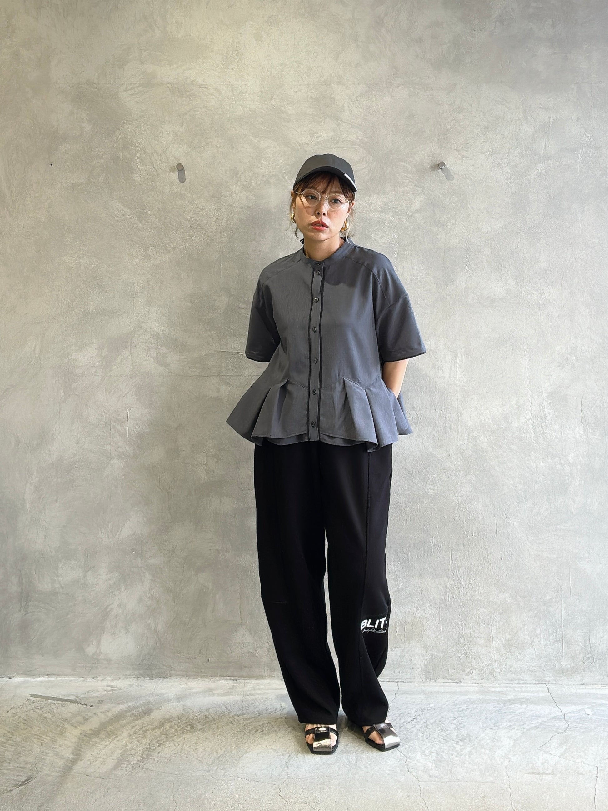 ぺプラムブラウス／trois