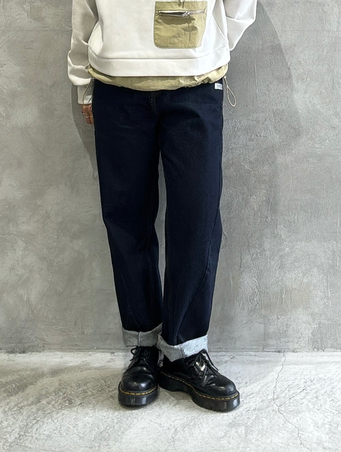 すっきり見えカーブデニムパンツ／No.9-the Nines-