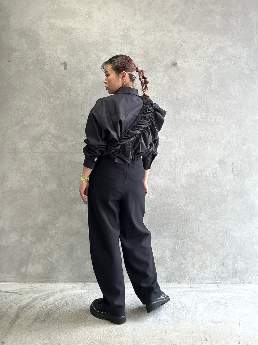 ギャザーぺプラム付きシャツ／VERSEAU