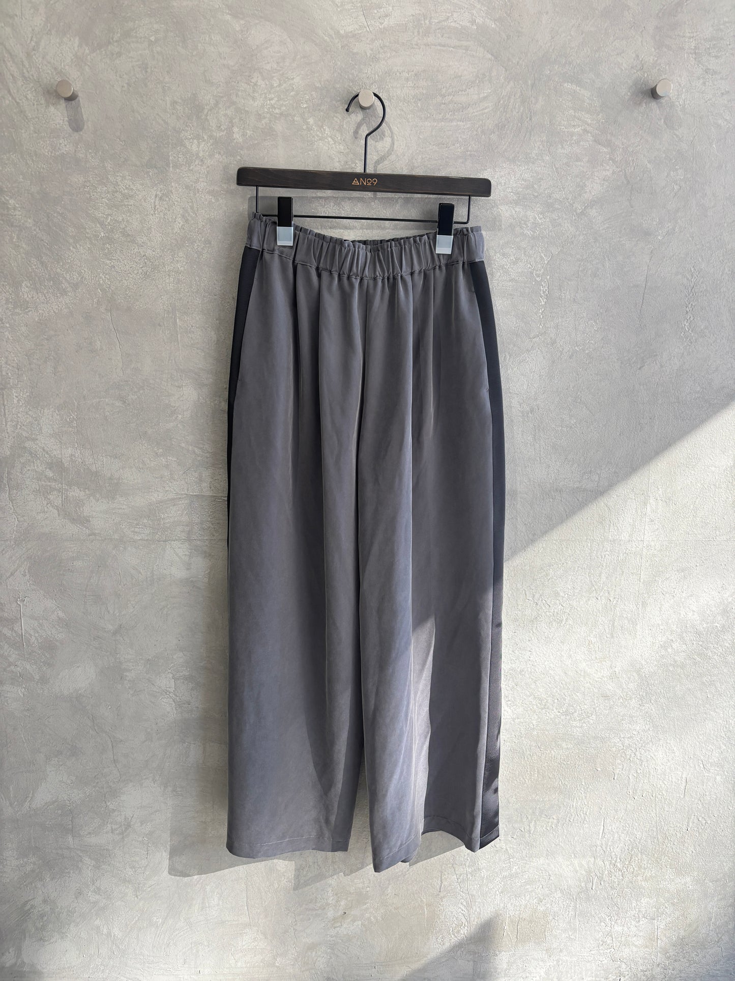 ピーチポプリンサイドテープワイドパンツ／trois