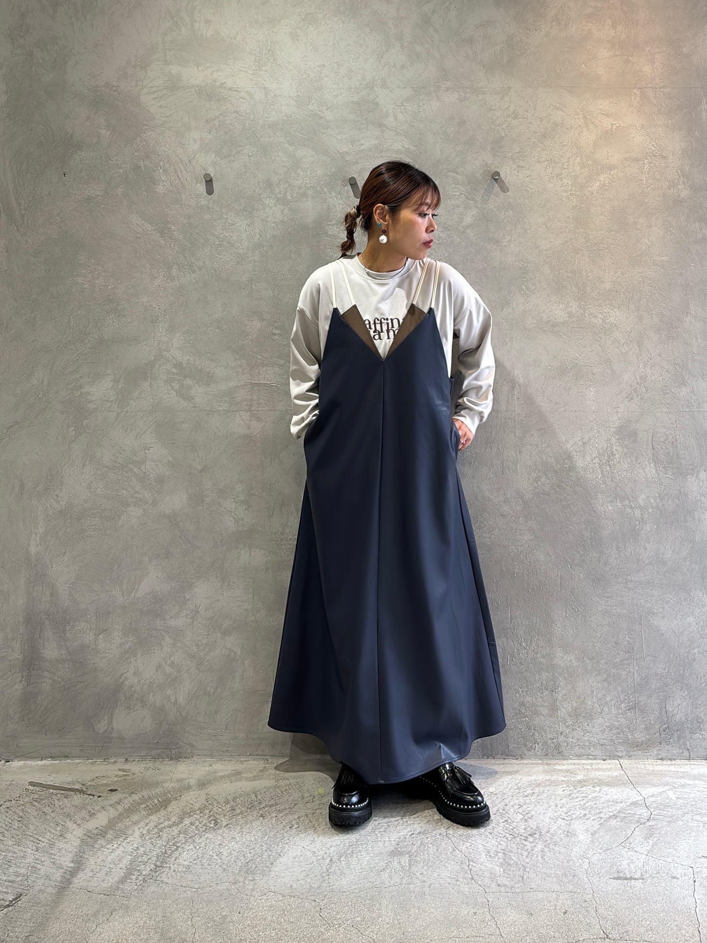 【再入荷】バイカラーフェイクレザージャンパースカート／LHELBIE