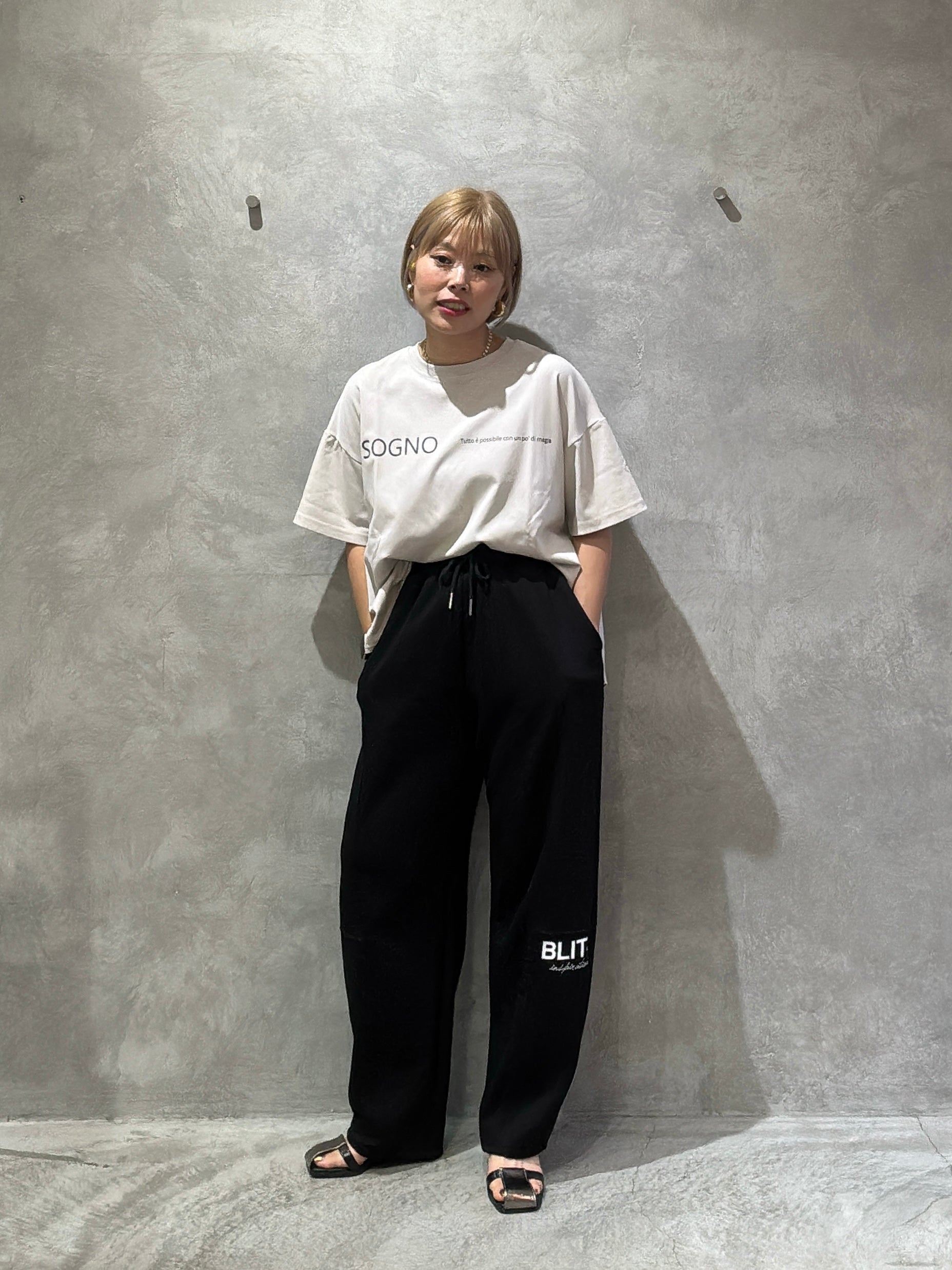 オーバーサイズロゴTシャツ／Anna Kerry