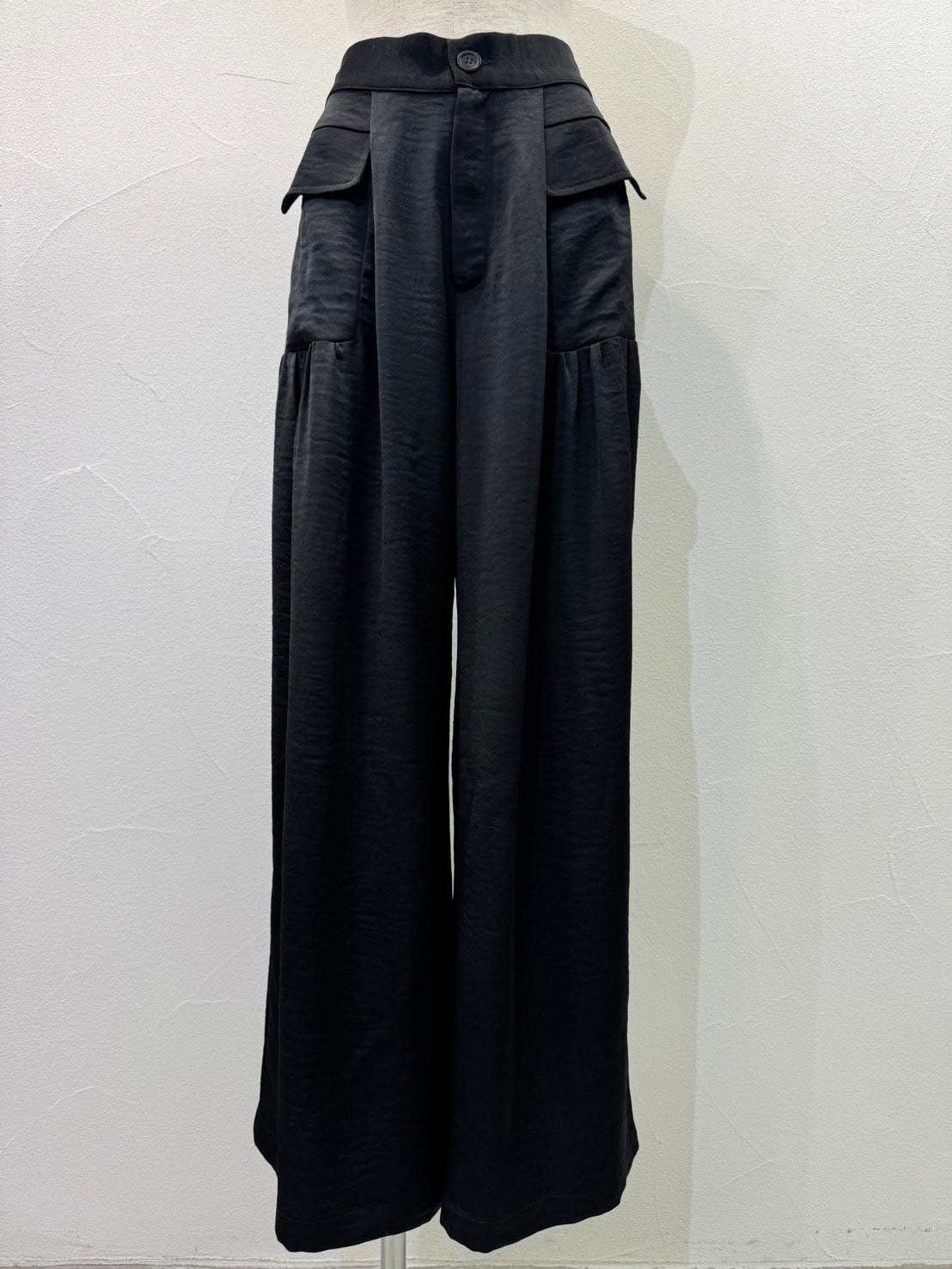 【予約⚡︎販売】ギャザーポケットサテンワイドパンツ／604502／CYAN tokyo／2026 AW#1