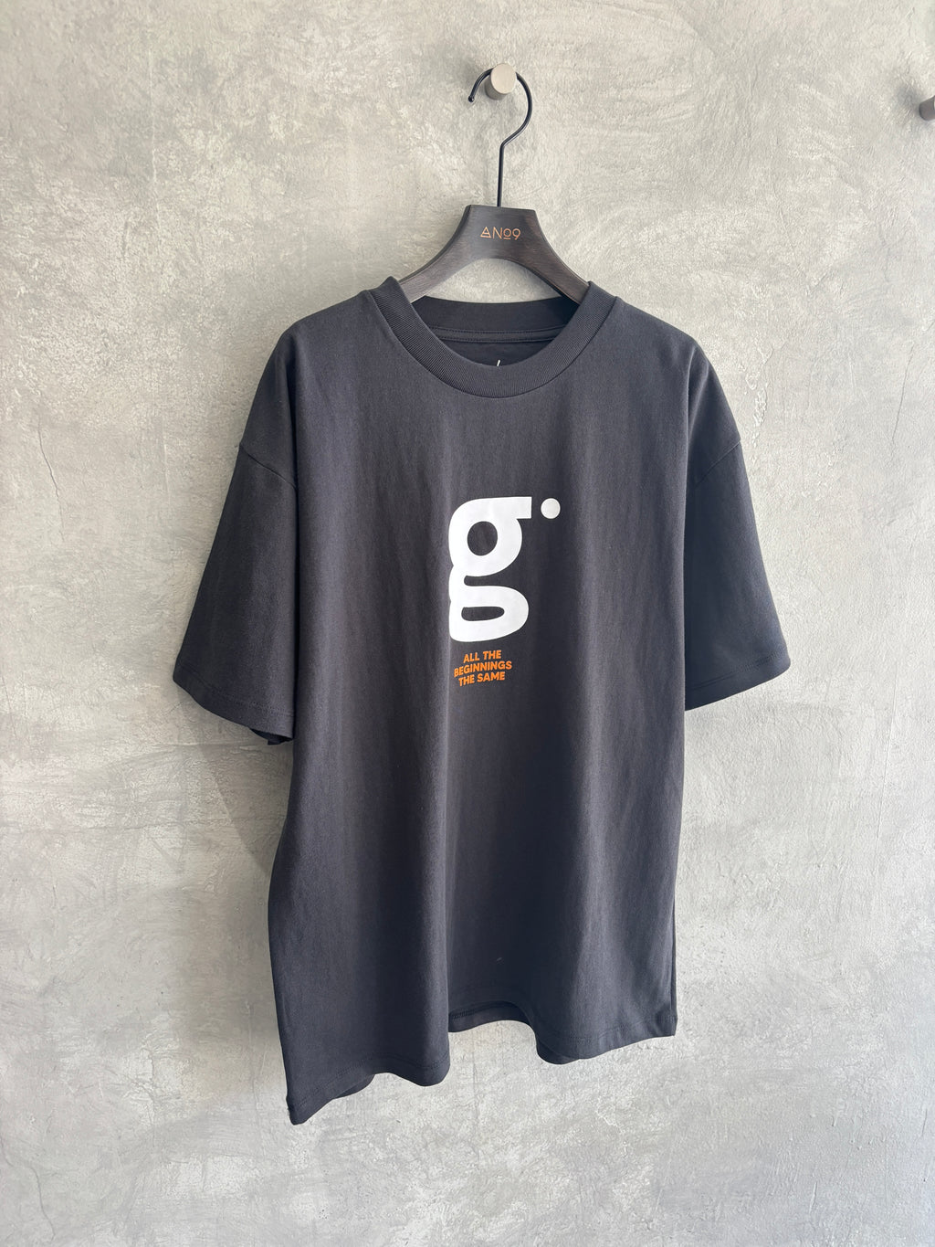 【予約販売】men'sサイズ／"g"フロッキープリントTシャツ／ING