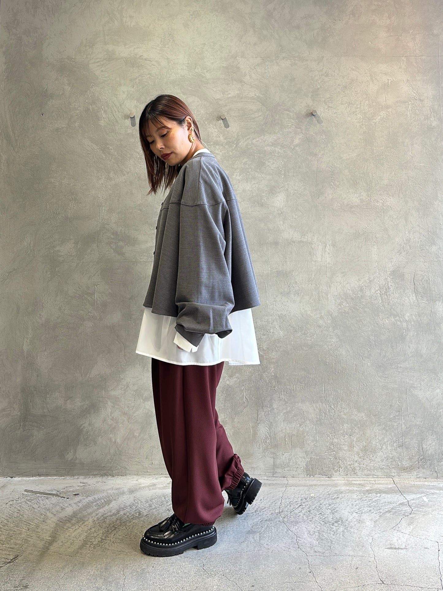 ラウンドステッチサーキュラシャツ／CYAN tokyo