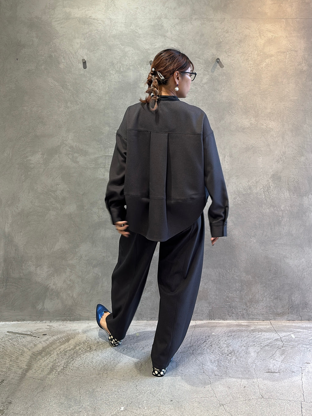 イージーカーブパンツ／trois