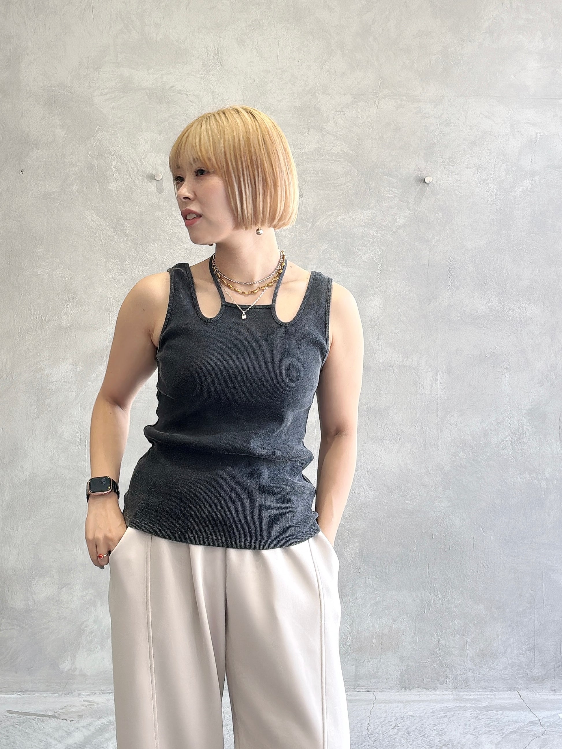 受付終了【週末限定⭐︎予約販売】ホルターデザインノースリーブ／VERSEAU