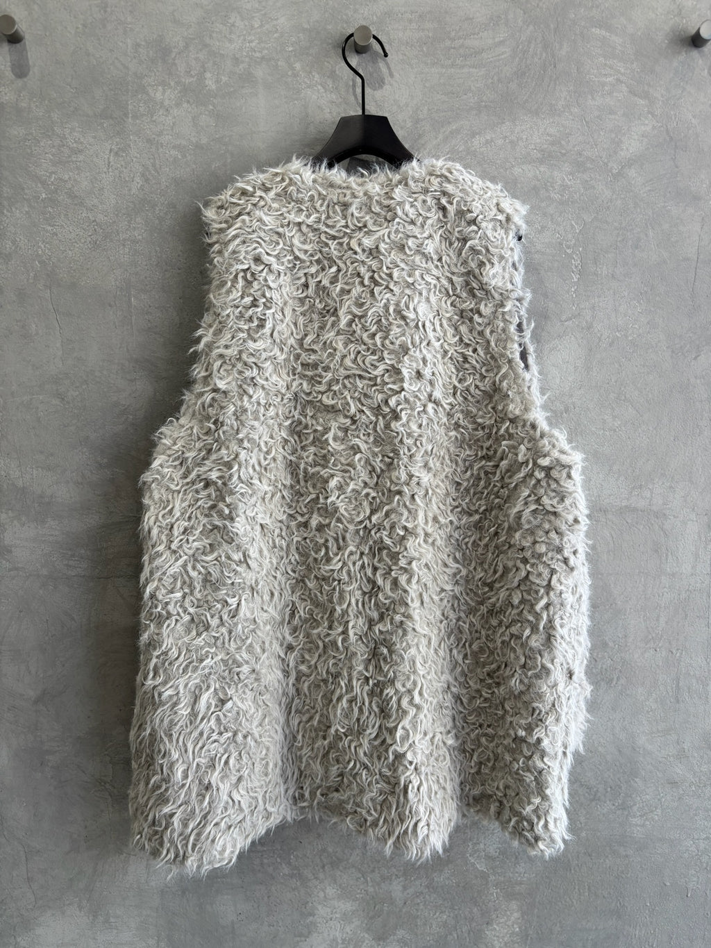 バックオーバーカーリーファーベスト／CYAN TOKYO