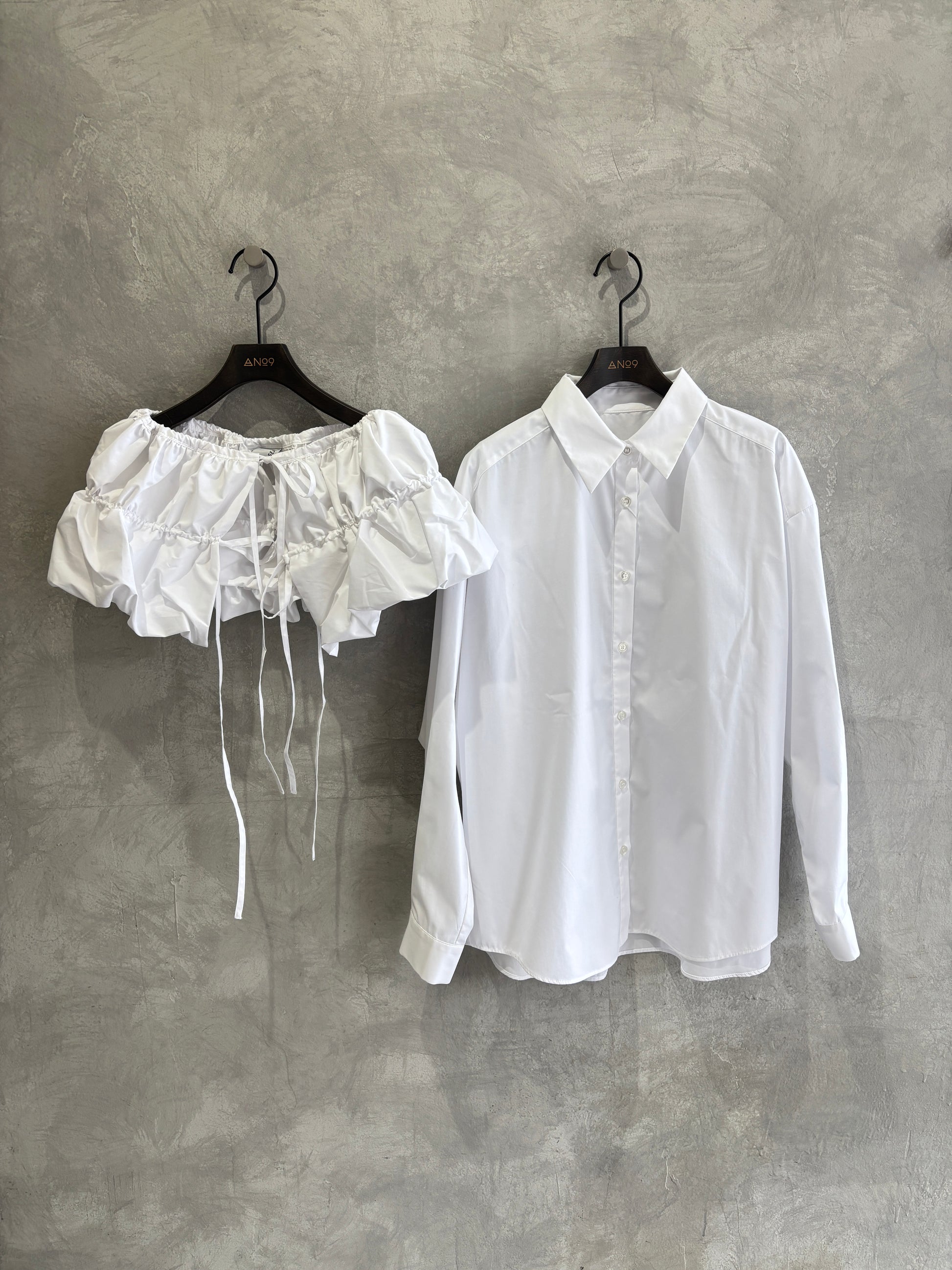 ギャザーぺプラム付きシャツ／VERSEAU