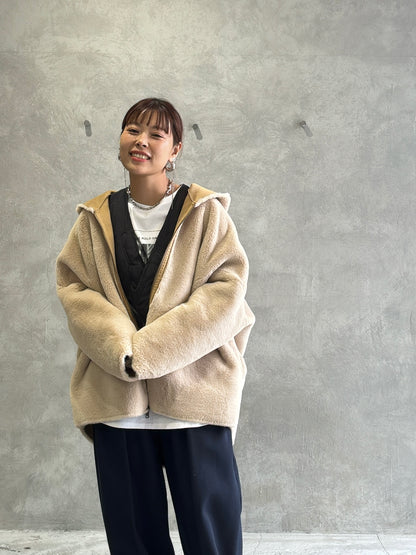 リバーシブルフェイクムートンフードコート／Dignite collier