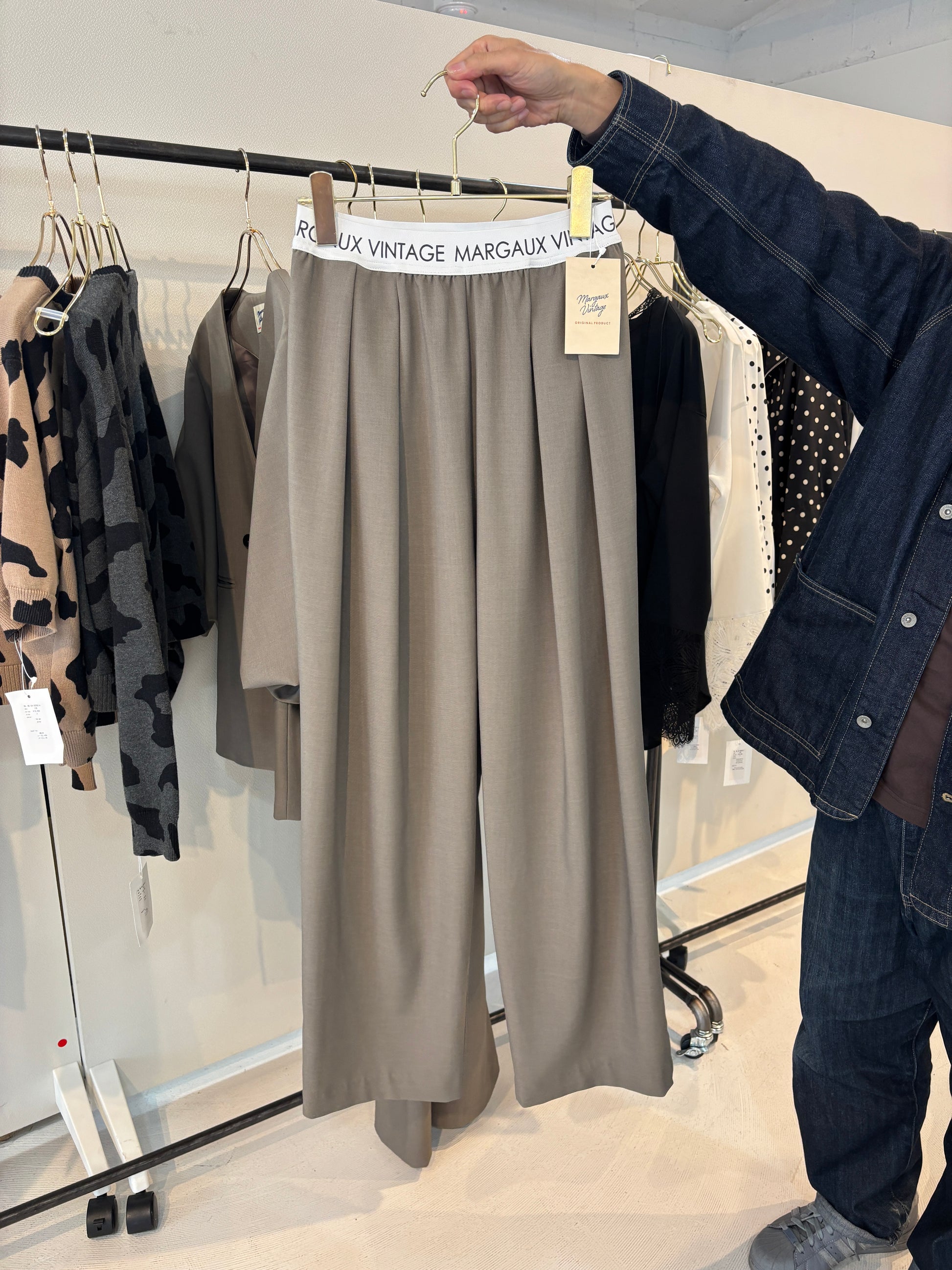 【予約⚡︎販売】ロゴウエストタックパンツ／MG PT-26089-A／MARGAUX VINTAGE／2026 AW＃1