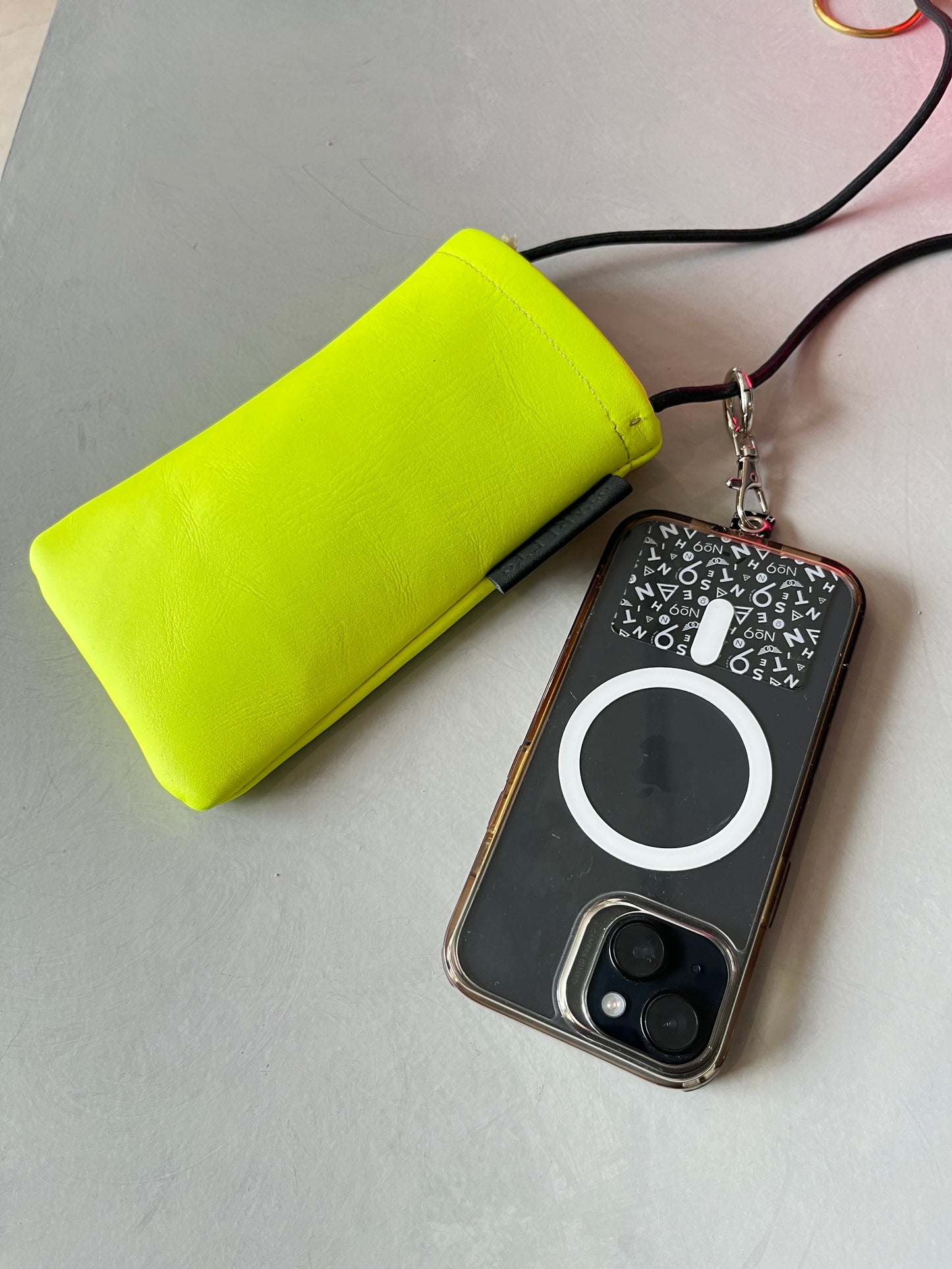 【新色追加】ネオンカラーサコッシュ／SP240214