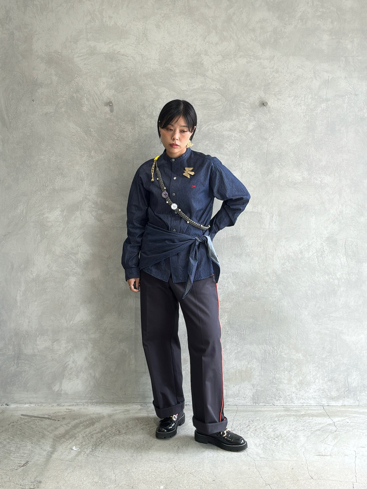 スタンドカラーデニムシャツ（スカーフ付き）／#8643203／LE MÉLANGE／2026 AW #1