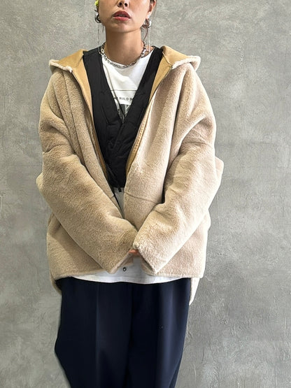 リバーシブルフェイクムートンフードコート／Dignite collier