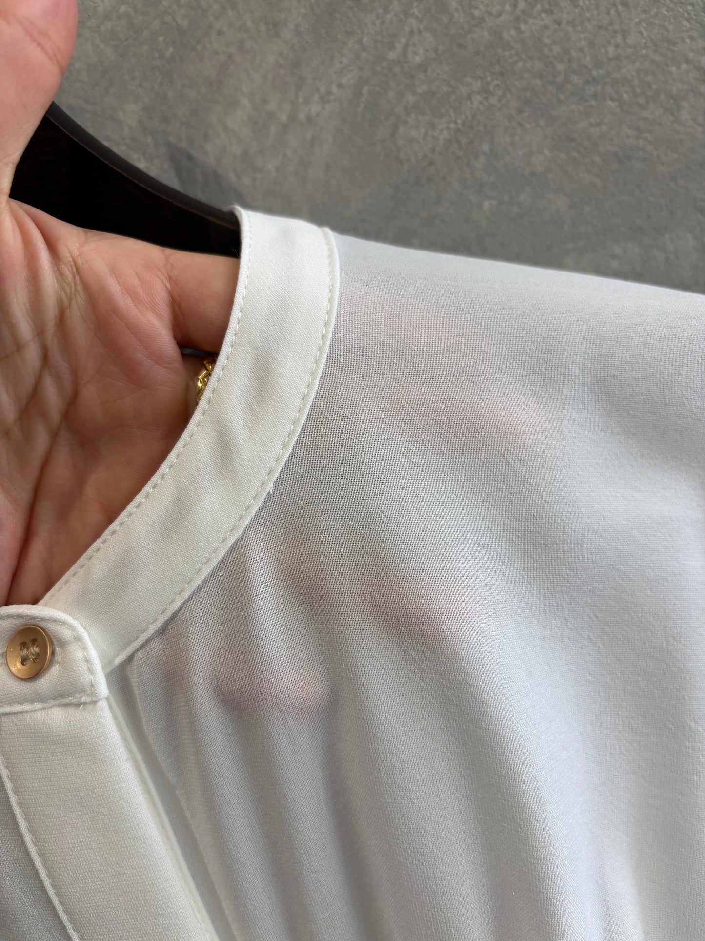 シャーリングティアードブラウス／CYAN tokyo