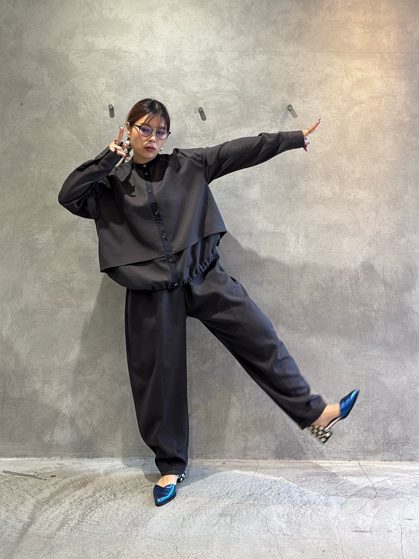 イージーカーブパンツ／trois