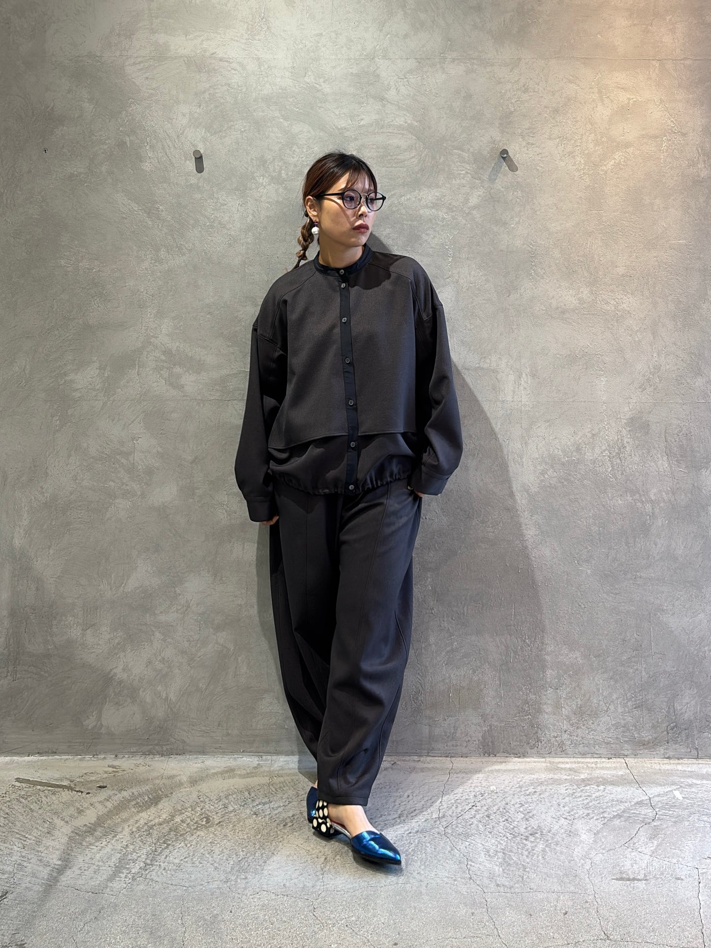 イージーカーブパンツ／trois