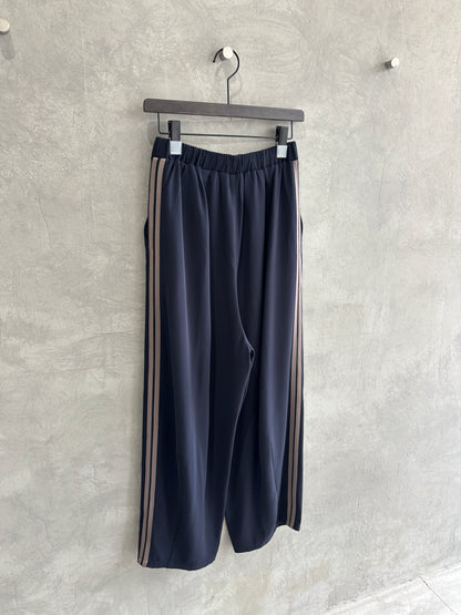 サイドラインバレルレッグパンツ／ayane