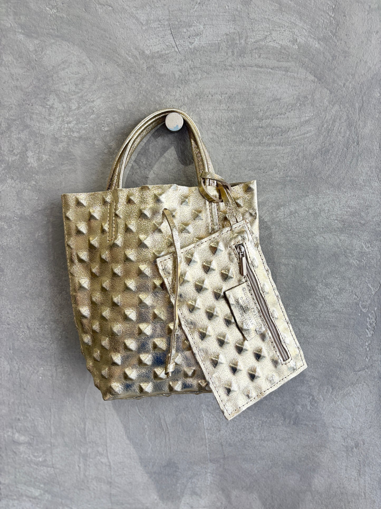 スタッズエンボスバッグ／イタリア・フィレンチェのレザーバッグ