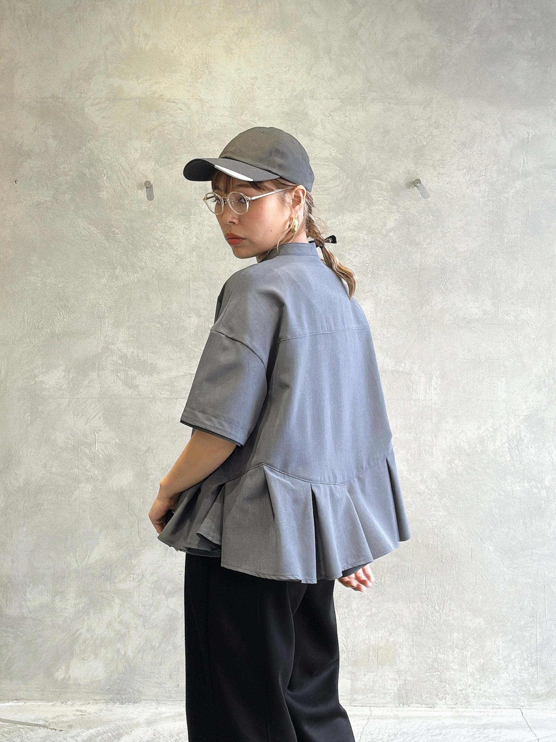 ぺプラムブラウス／trois