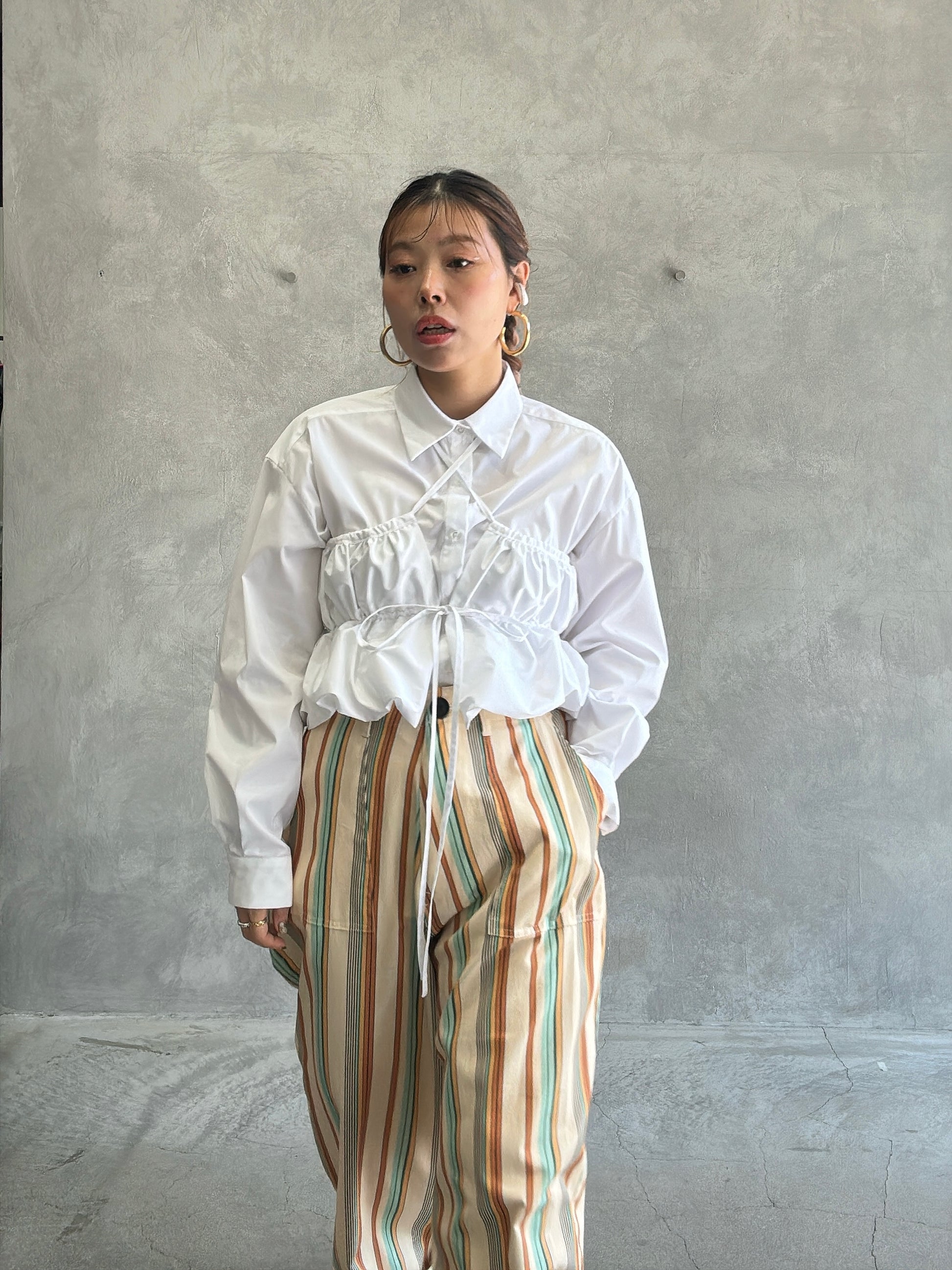 ギャザーぺプラム付きシャツ／VERSEAU