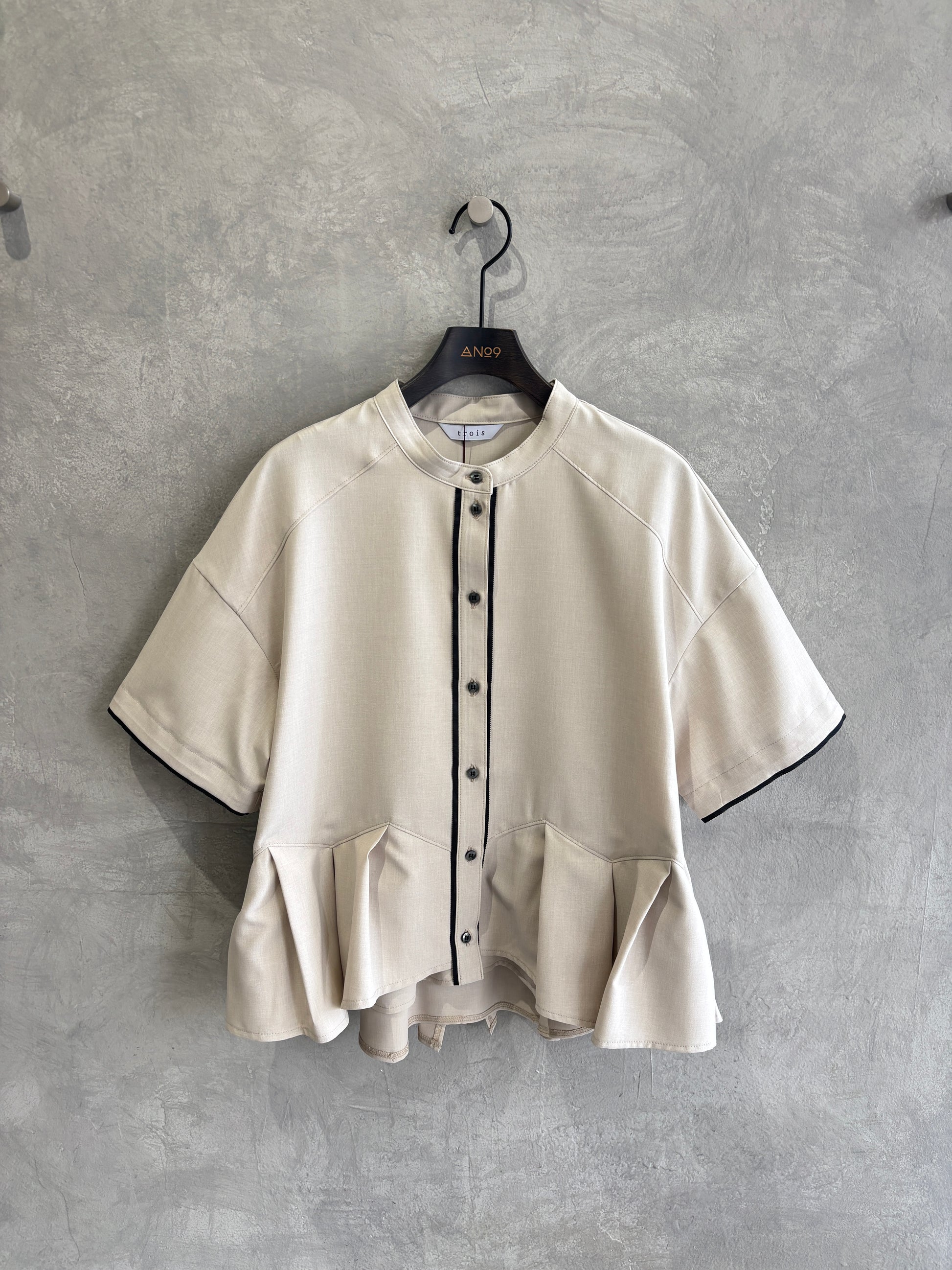 ぺプラムブラウス／trois