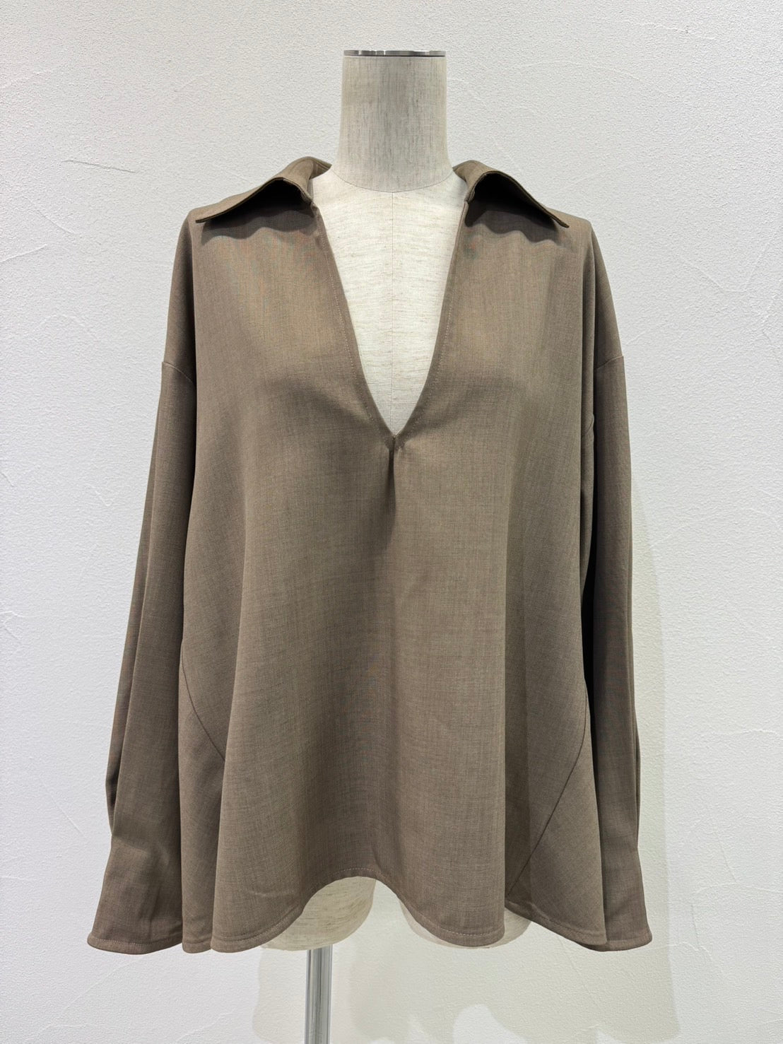 【予約⚡︎販売】バックフレアスキッパープルオーバー／604487／CYAN tokyo／2026 AW#1
