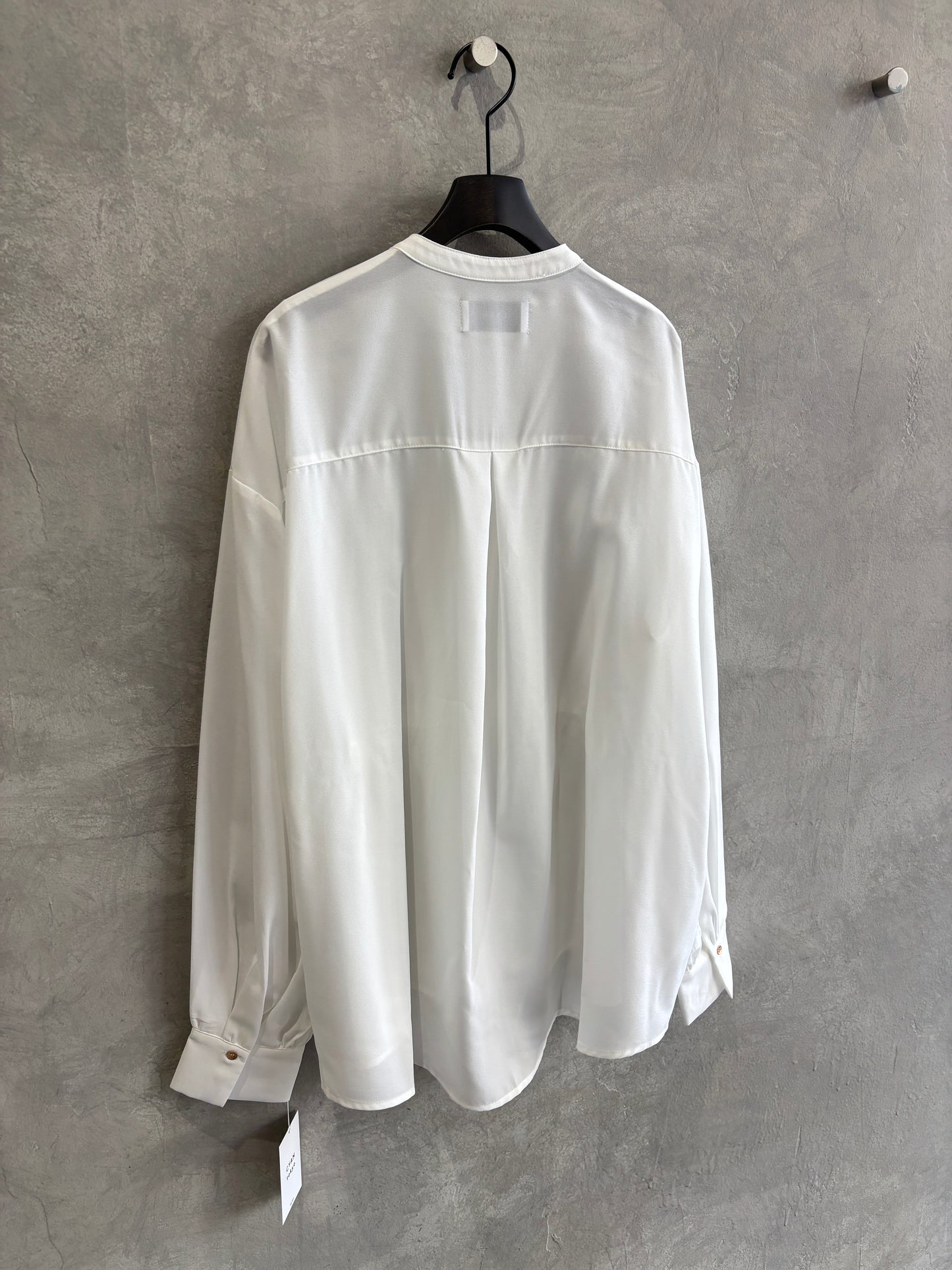 シャーリングティアードブラウス／CYAN tokyo