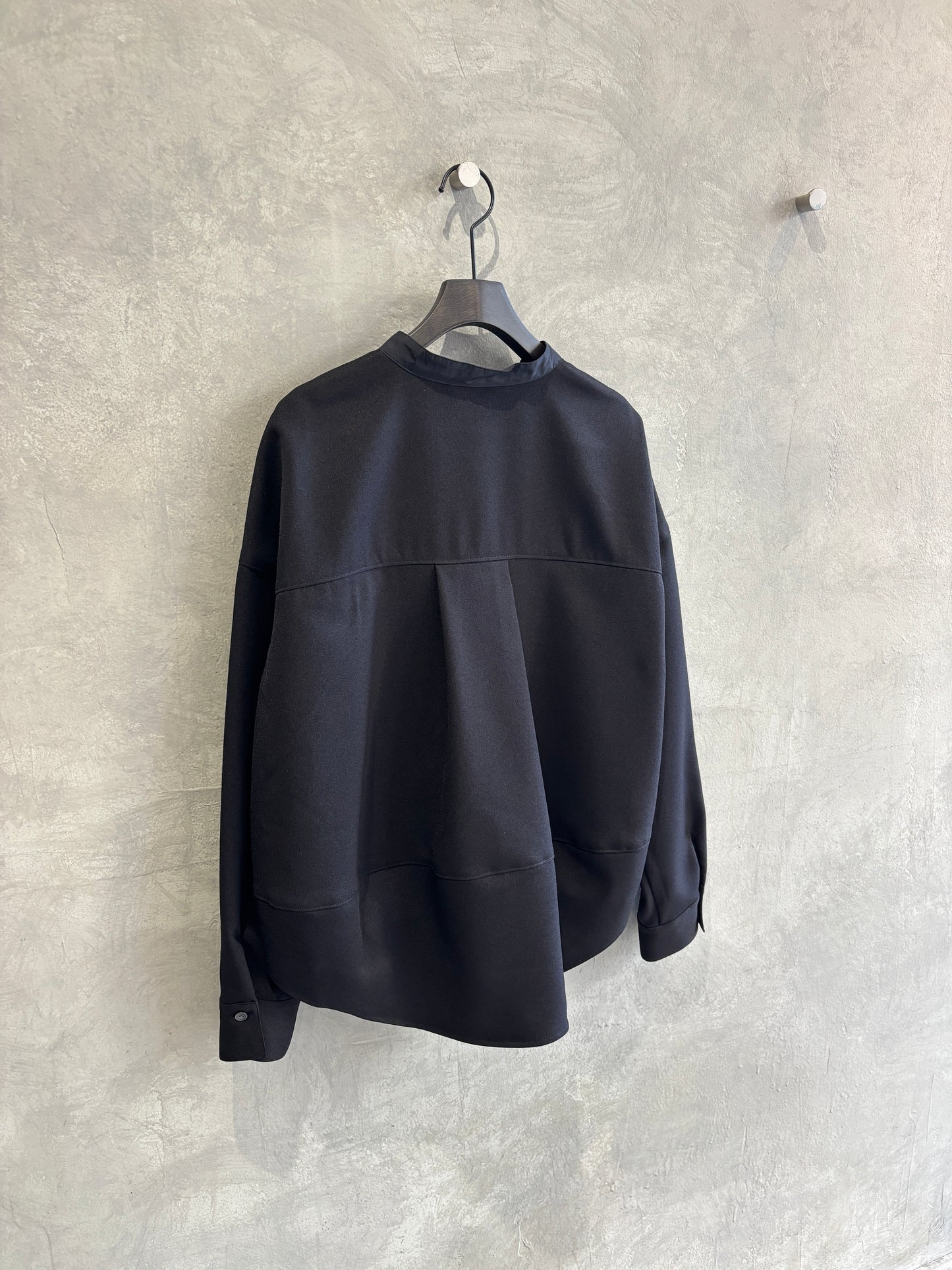 ノーカラードッキングシャツ／trois