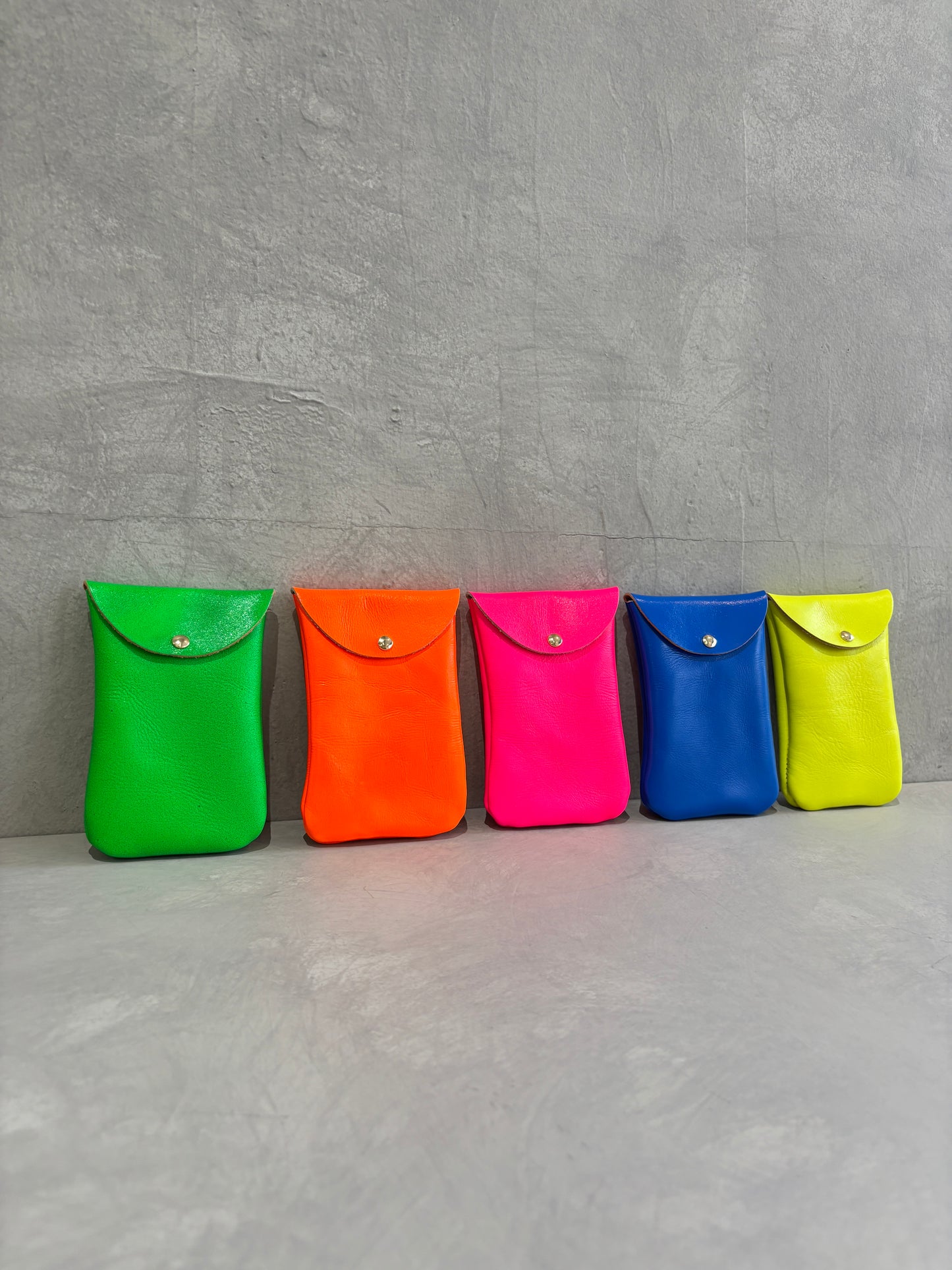 レザー縦型マルチケース／OS241118