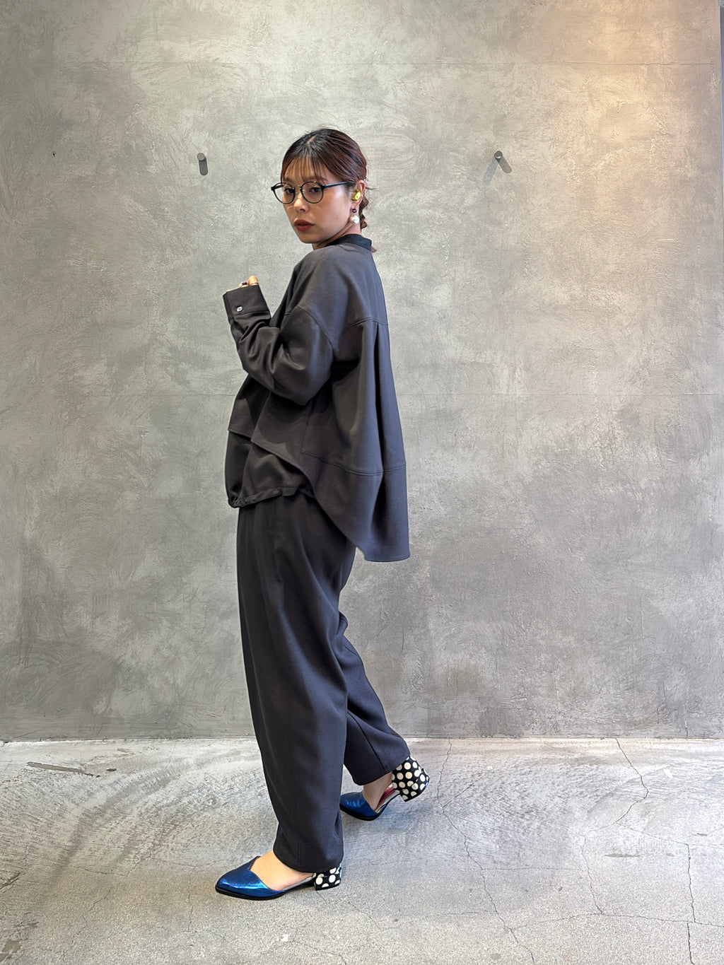 イージーカーブパンツ／trois