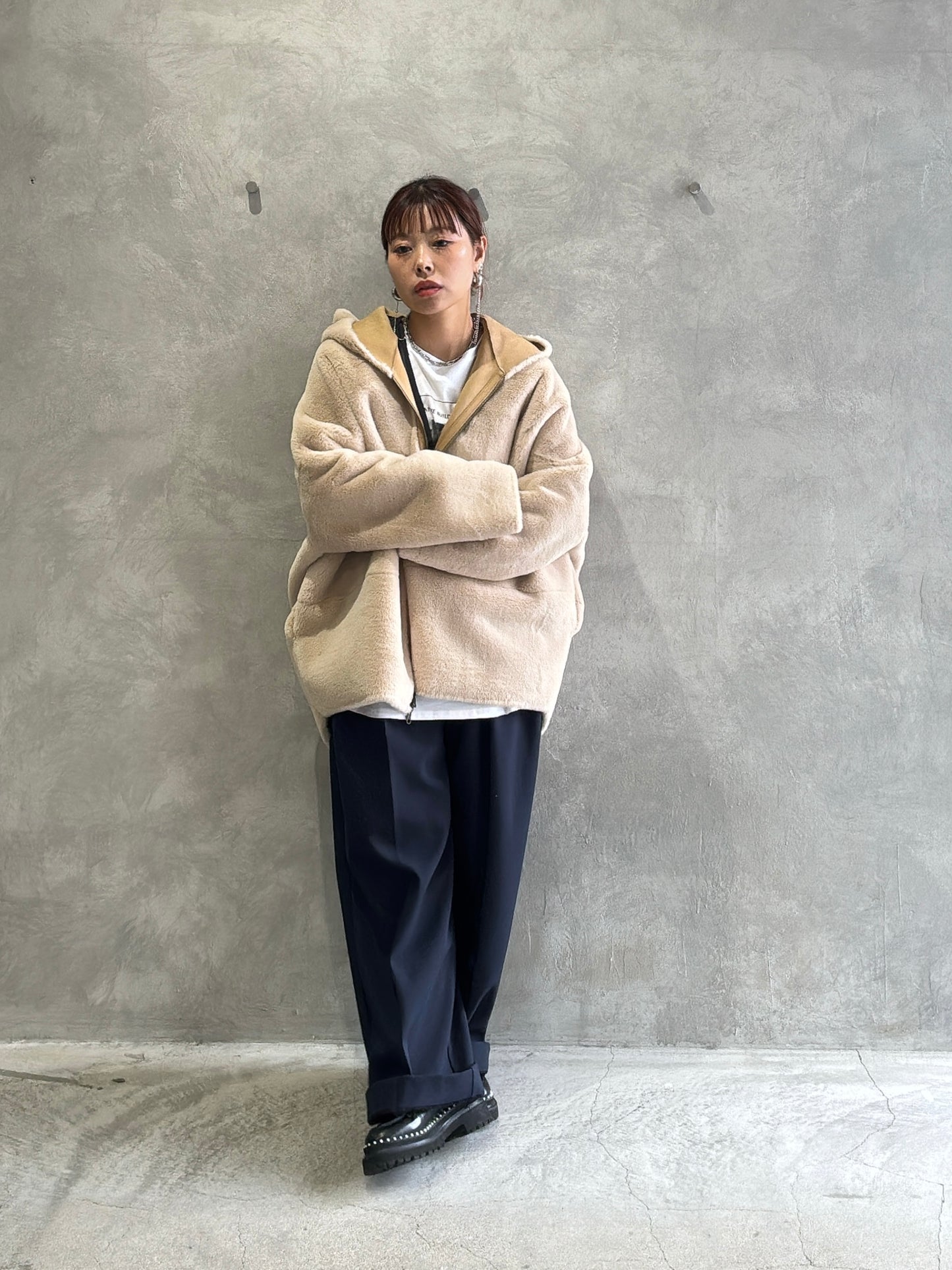 リバーシブルフェイクムートンフードコート／Dignite collier