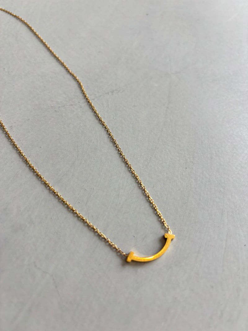 カーブネックレス