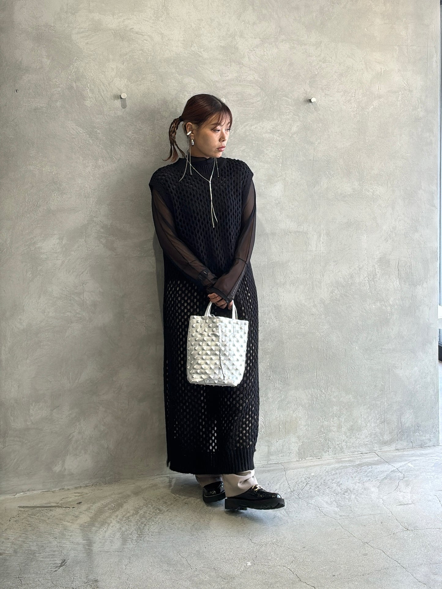 バックオープンメッシュニットワンピース／LHELBIE