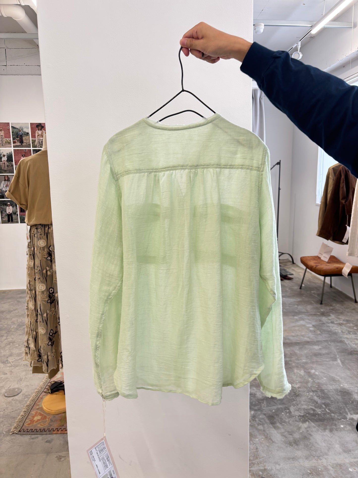 受付終了【予約販売】メタルビーズリネンコットンシャツ／8613209／LE MÉLANGE