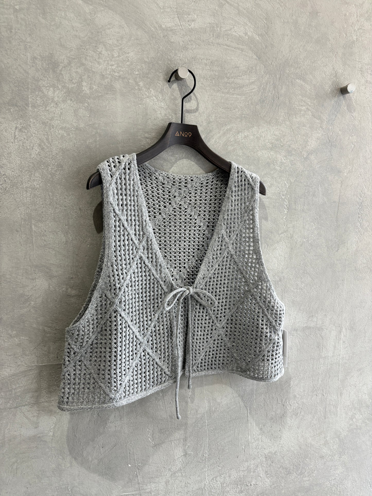 透かしアーガイルニットベスト／CYAN tokyo