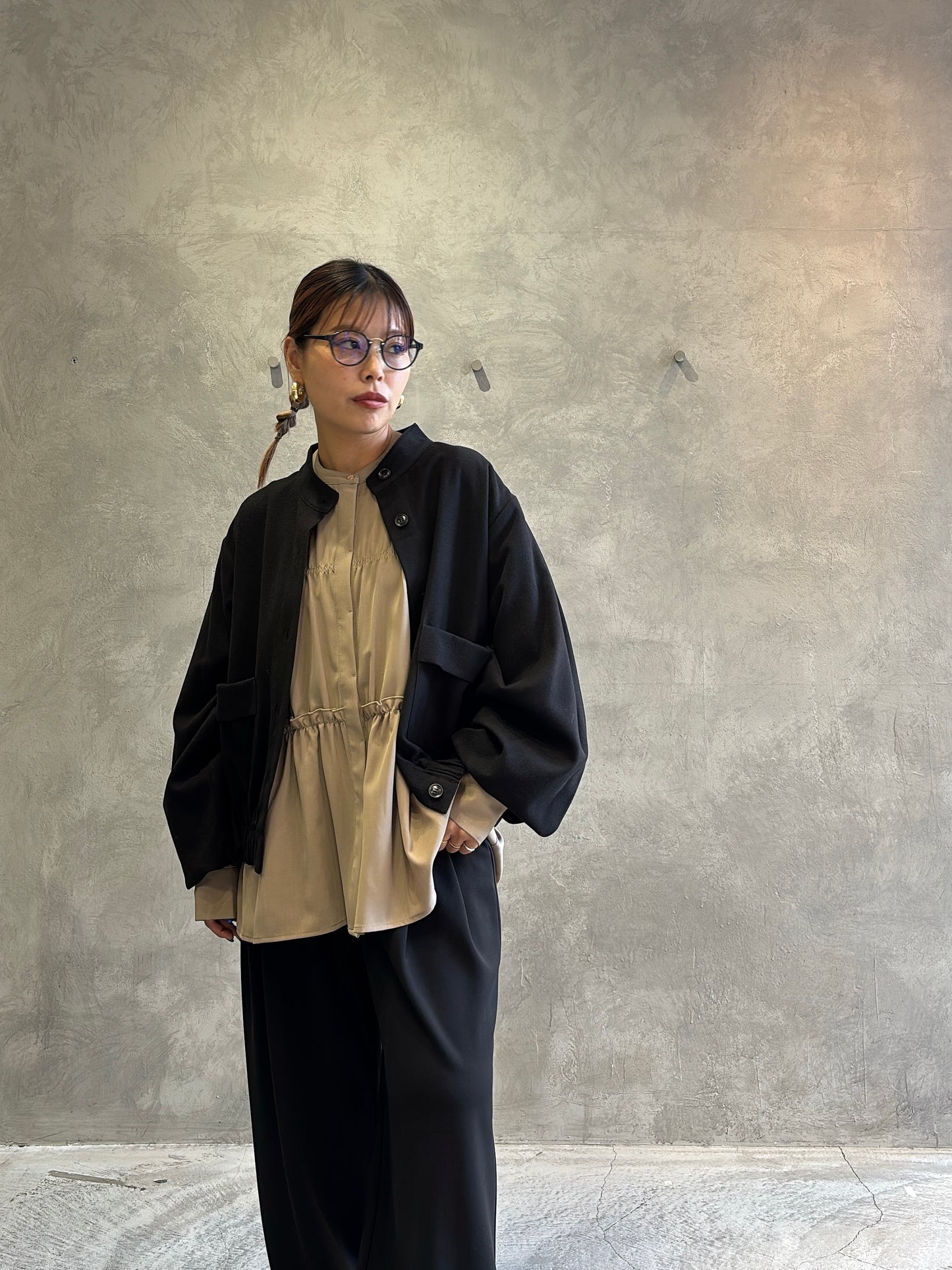 シャーリングティアードブラウス／CYAN tokyo