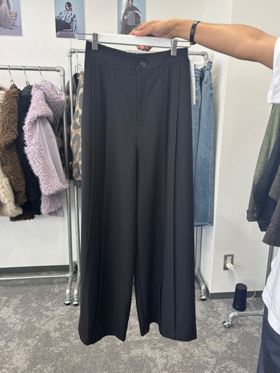 【予約⚡︎販売】エンドタックワイドパンツ／607527／CYAN tokyo／2026 AW#2