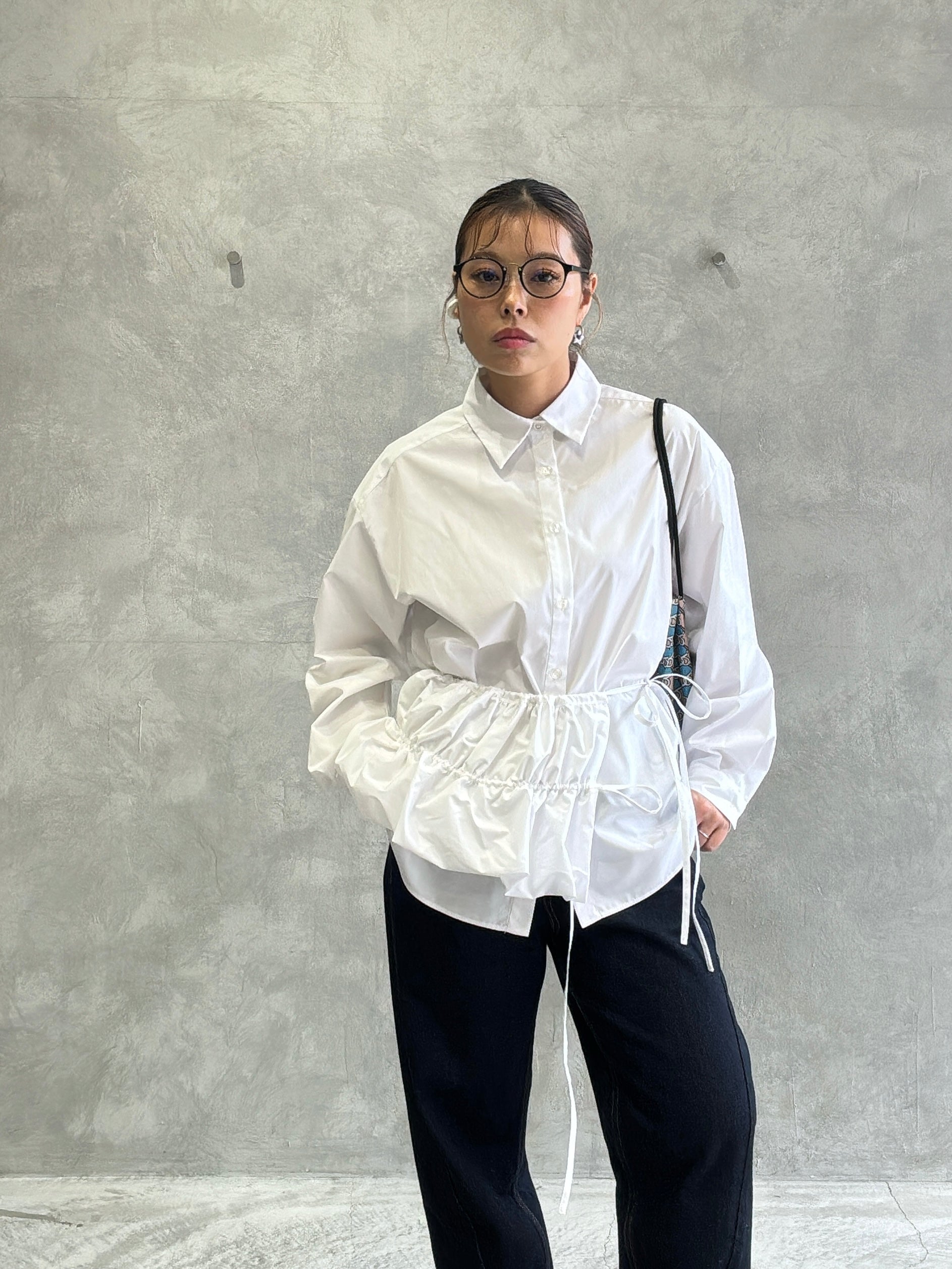 ギャザーぺプラム付きシャツ／VERSEAU