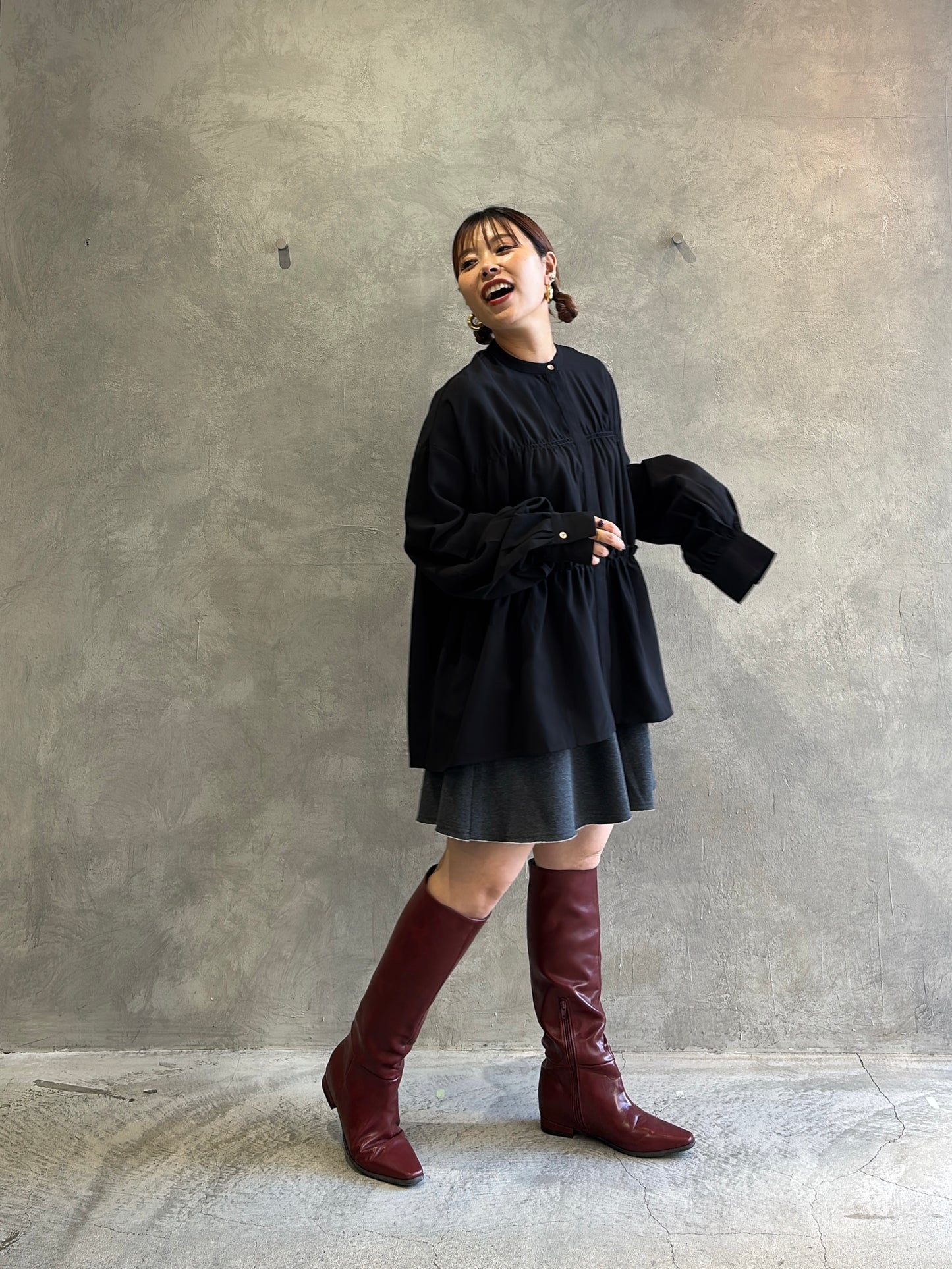 シャーリングティアードブラウス／CYAN tokyo