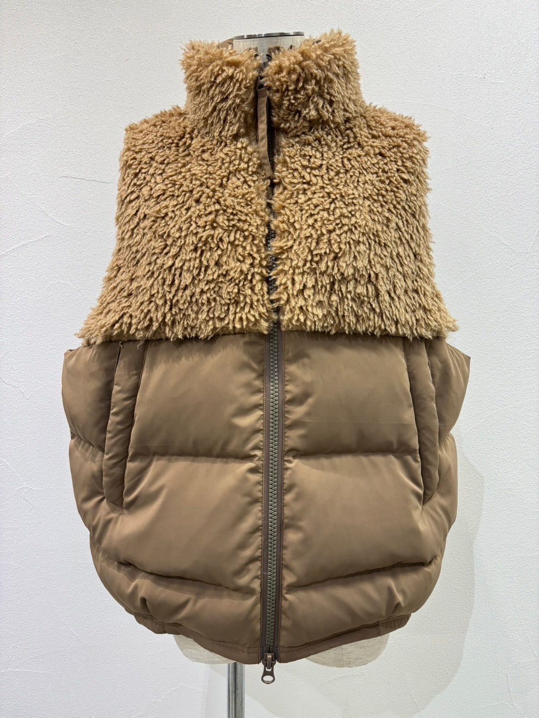 【予約⚡︎販売】シャギーボアコンビダウンベスト／604519／CYAN tokyo／2026 AW#1