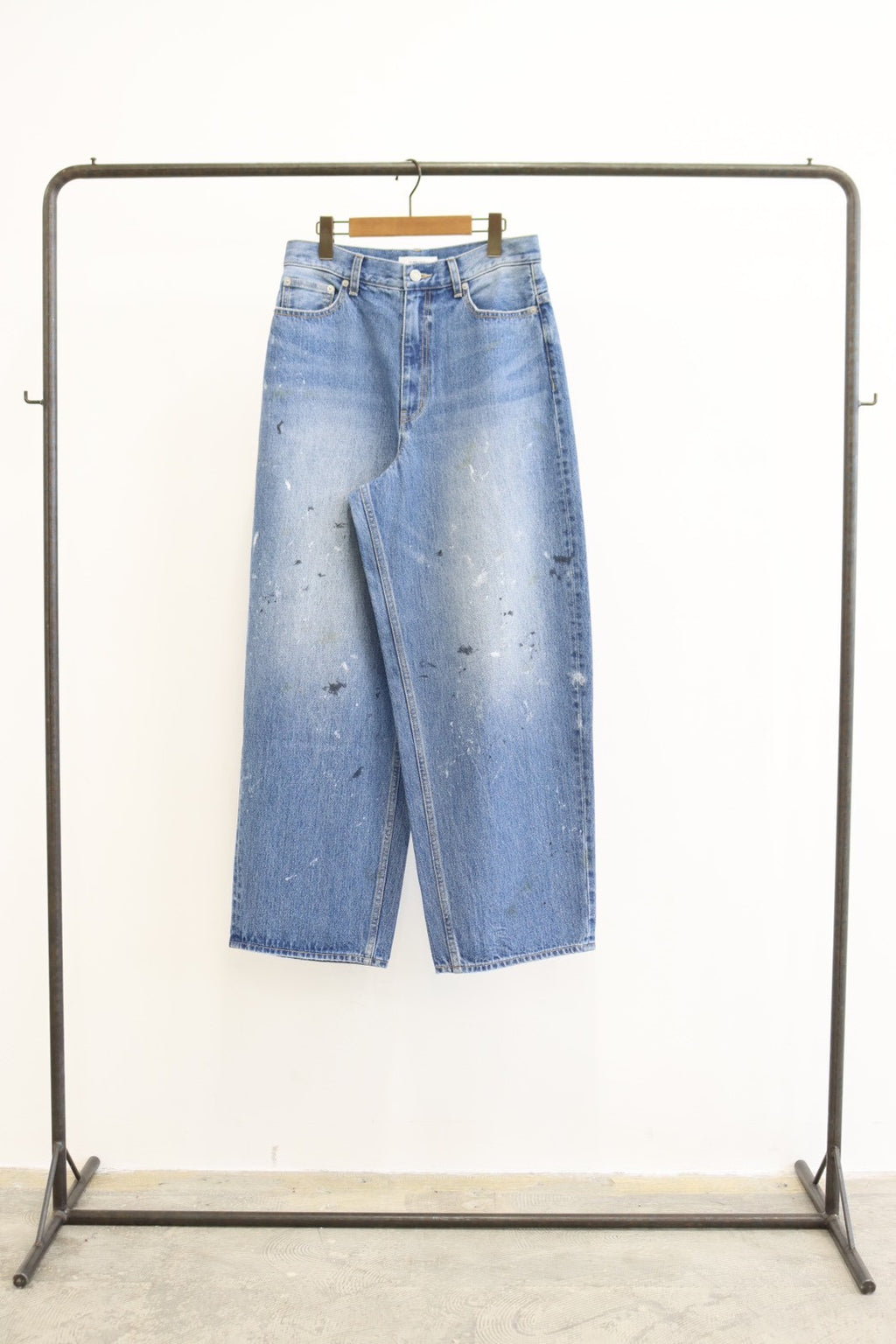 ブリーチペンキデニムパンツ／8613502／LE MÉLANGE