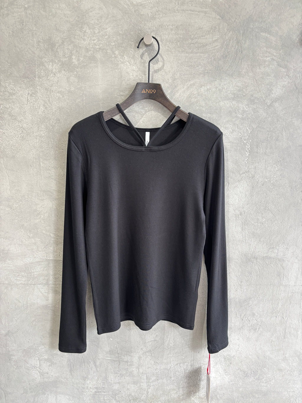 ホルターネックプルオーバー／Dignite collier