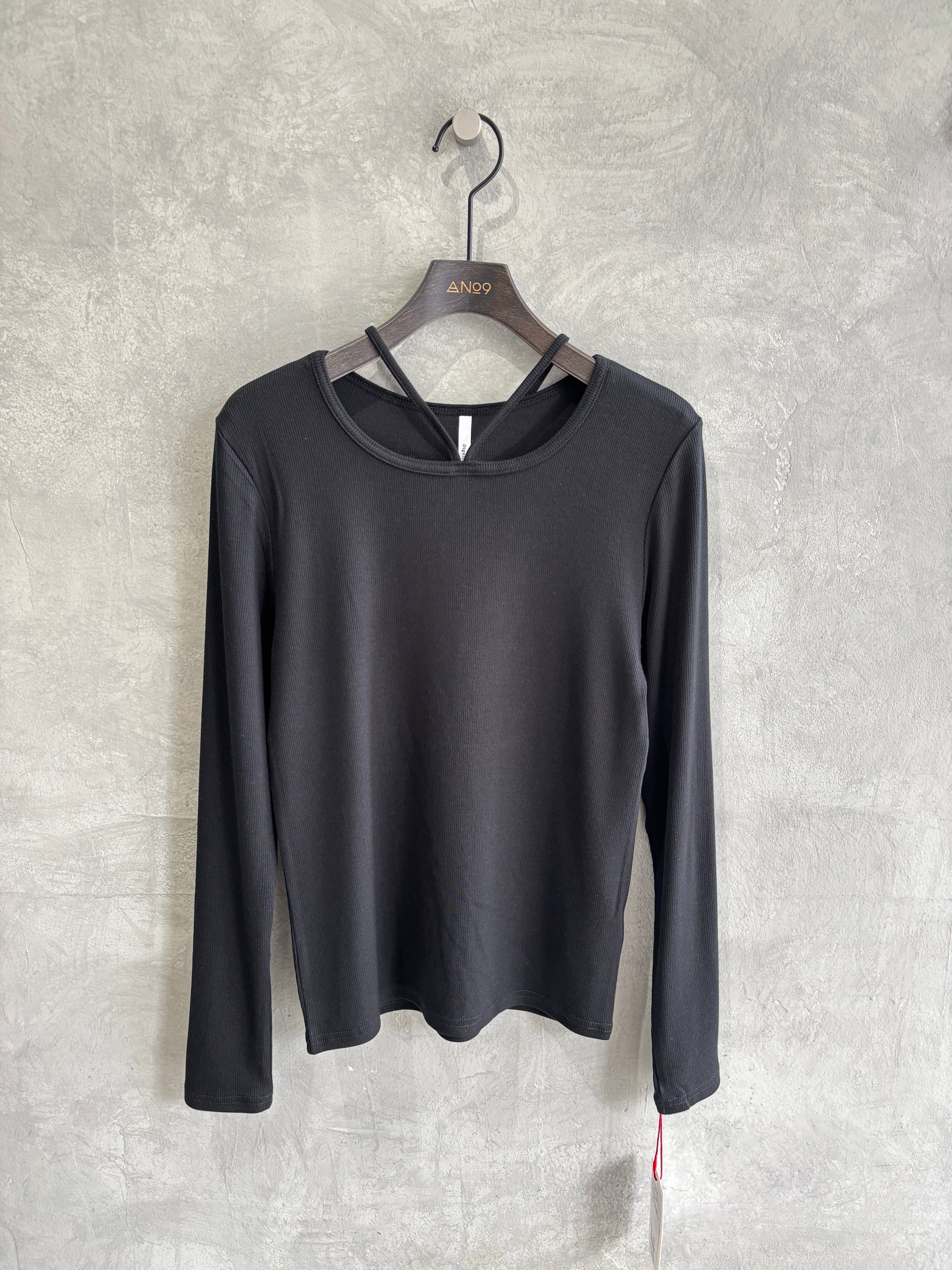 ホルターネックプルオーバー／Dignite collier