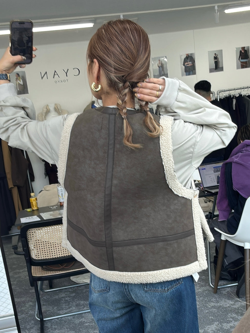 【予約⚡︎販売】バックオーバームートンベスト／604499／CYAN tokyo／2026 AW#1