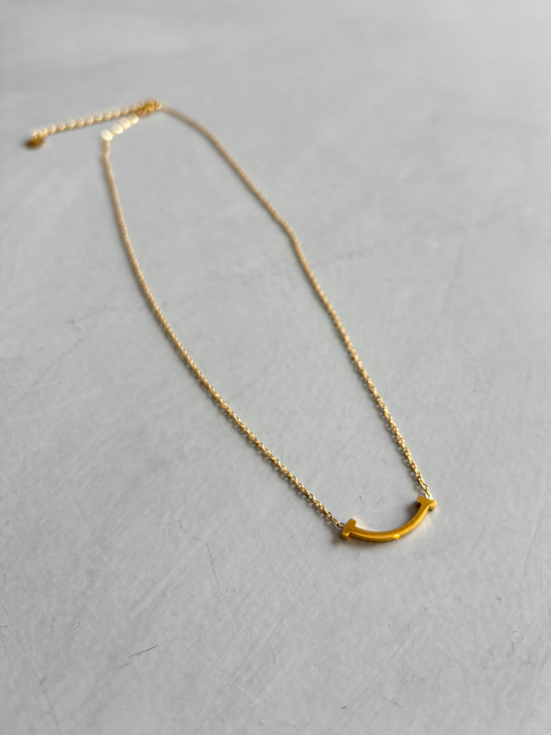 カーブネックレス