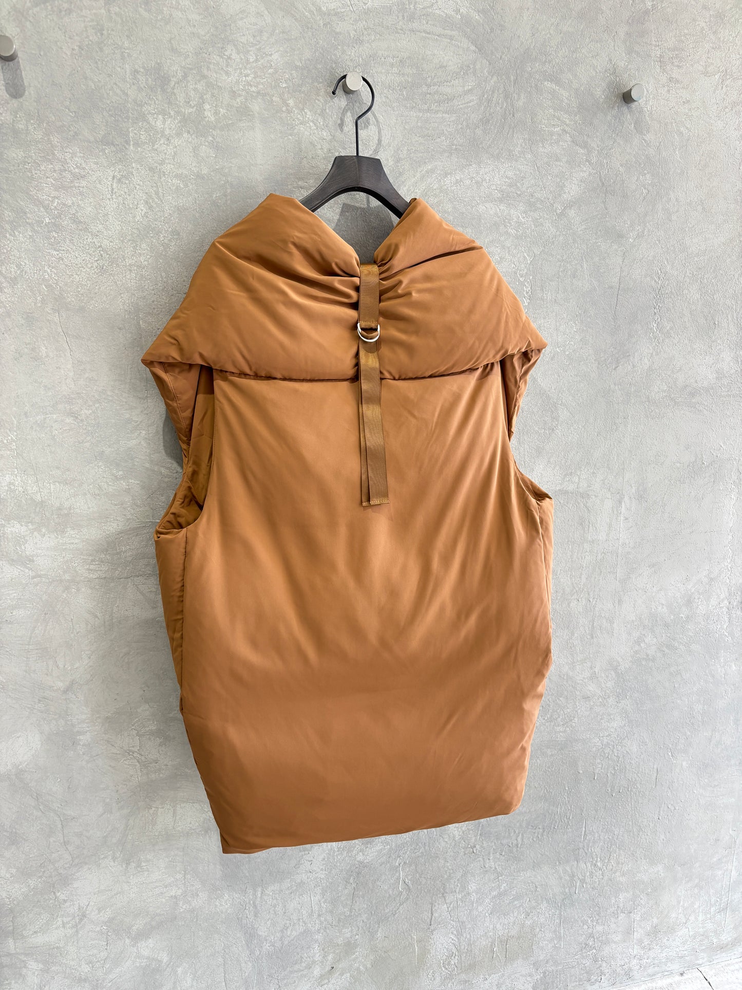 ストールライクダウンベスト／CYAN TOKYO