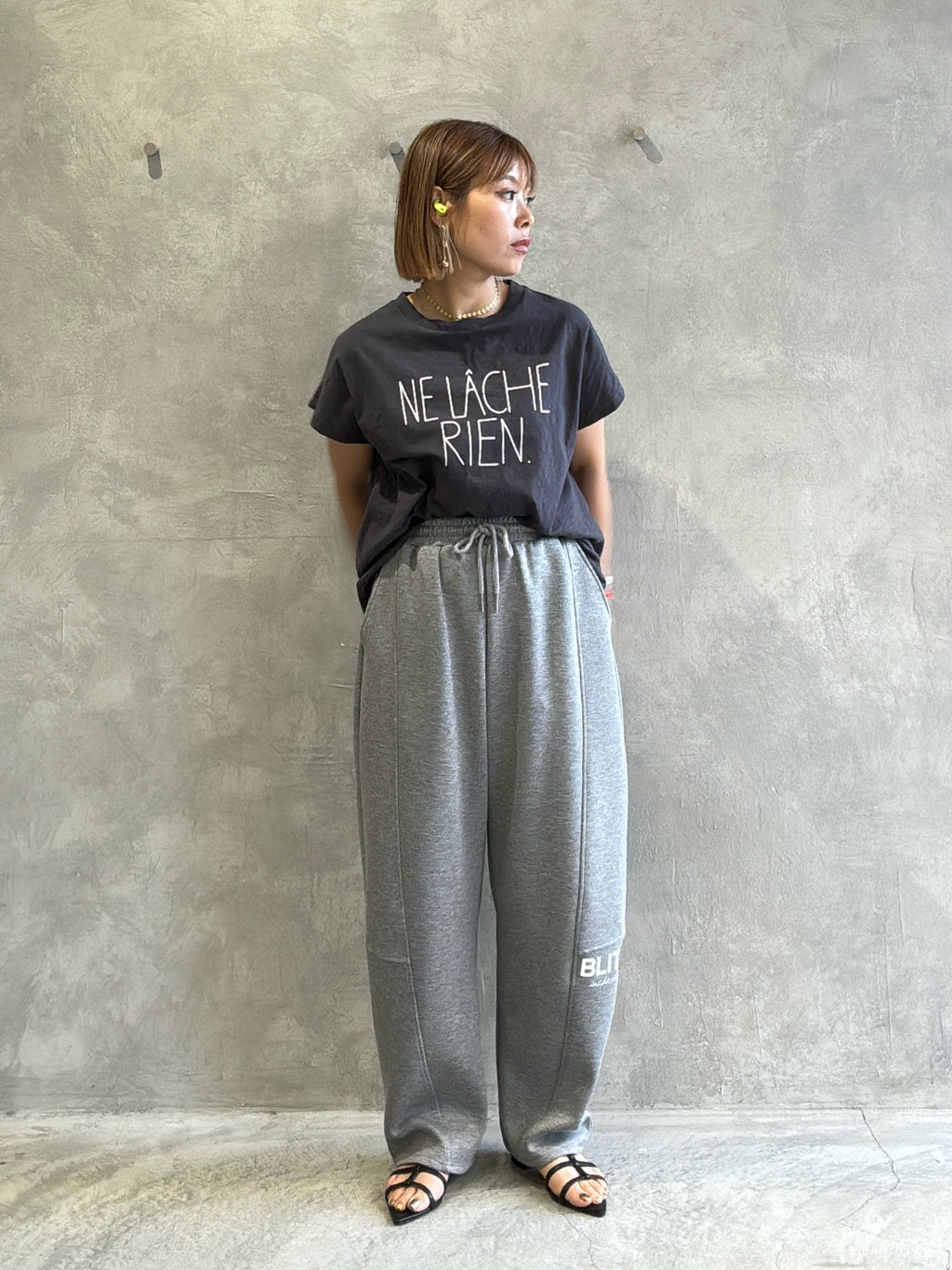 受付終了【予約販売】NE LACHE RIENロゴゆるフレンチスラブTシャツ／ING
